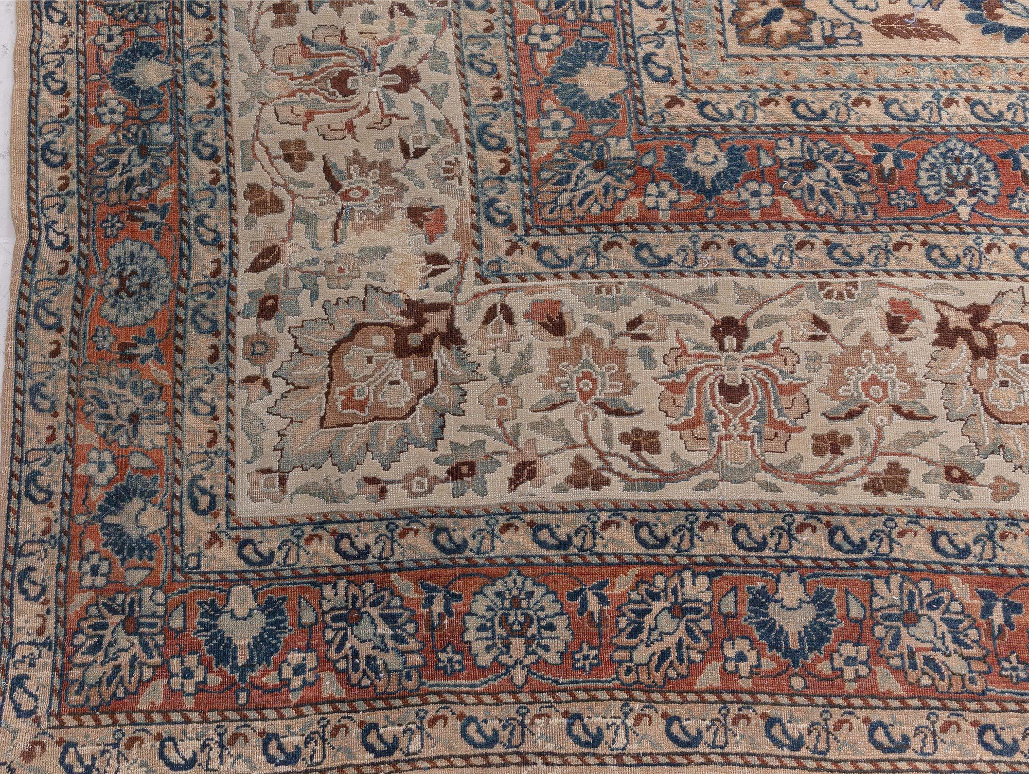 Persischer Meshad-Teppich in Übergröße aus dem 19. Jahrhundert Doris Leslie Blau (Wolle) im Angebot