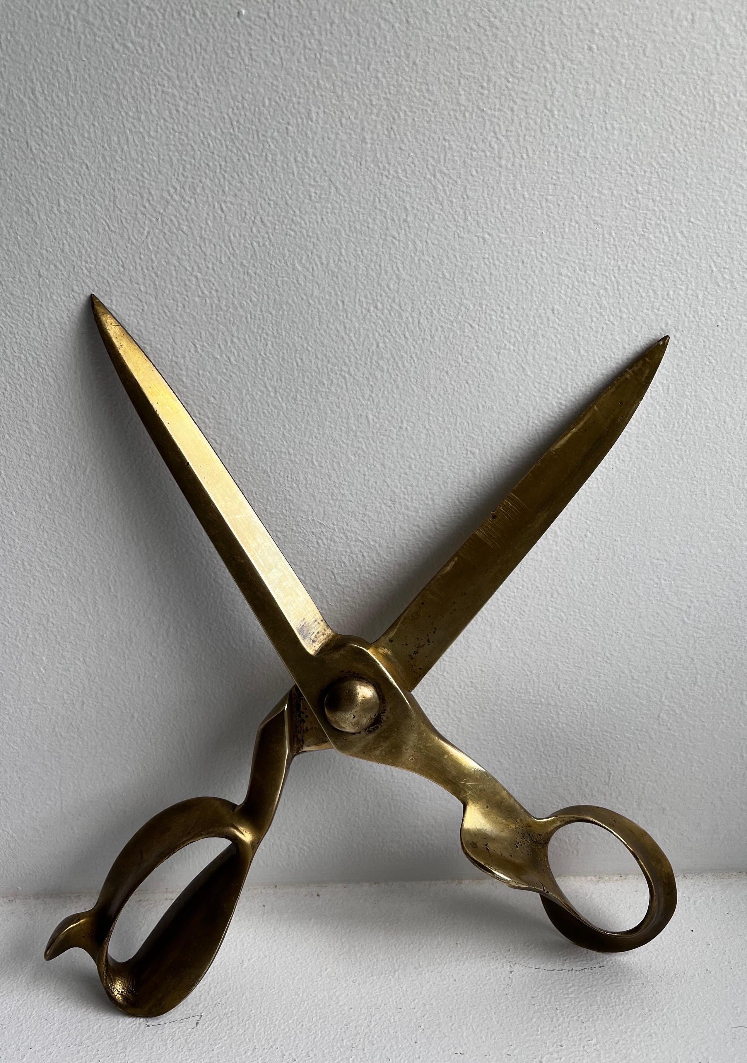 Oversized Advertising Store Display Scissors In Good Condition For Sale In Philadelphia, PA