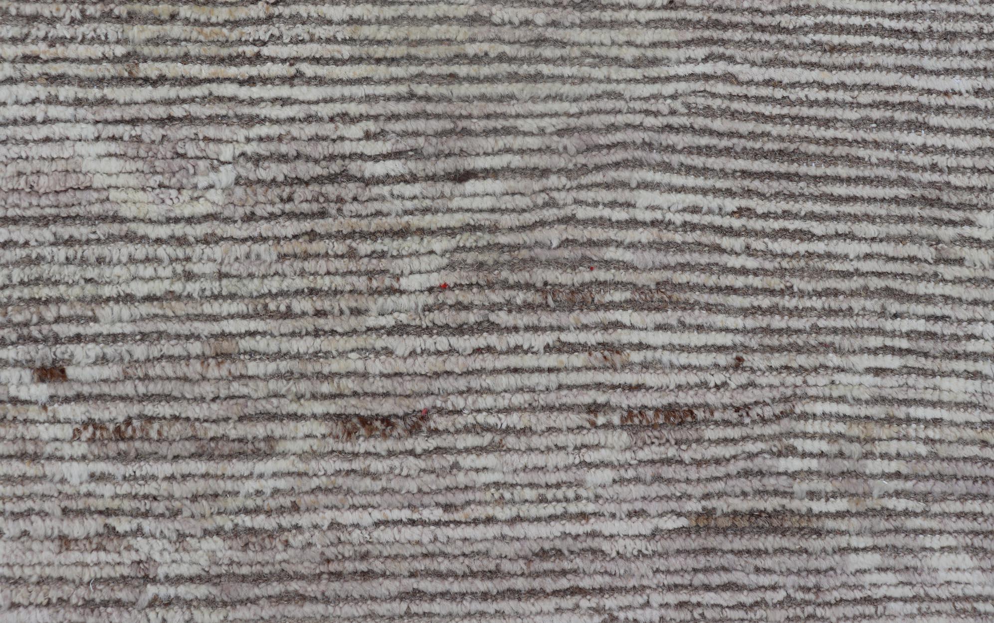 Alfombra afgana de gran tamaño, moderna, informal y abstracta, en tonos terrosos apagados 12'10 x 15'9 Siglo XXI y contemporáneo en venta