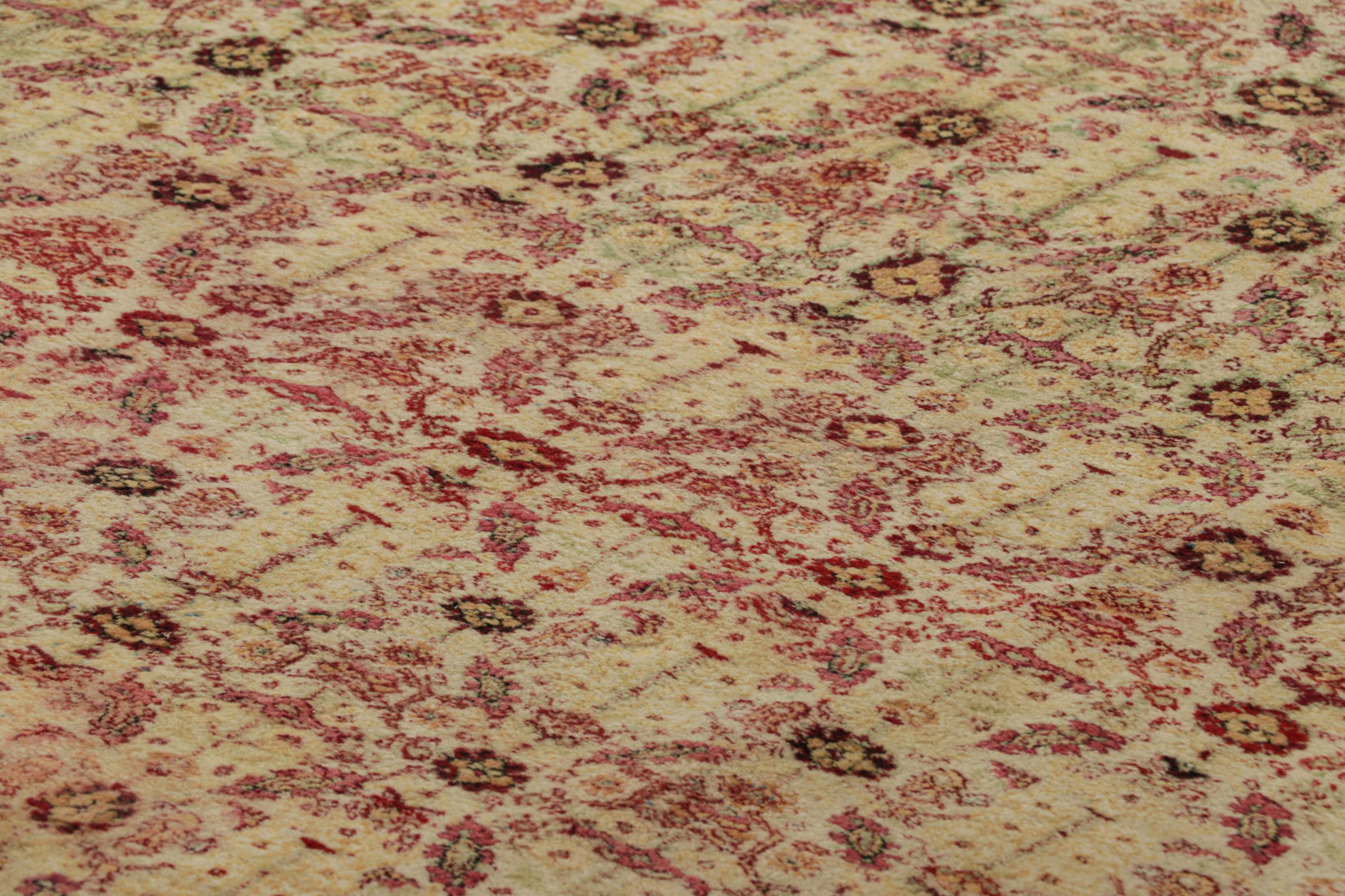 Questo antico tappeto Agra 11x18 è un'aggiunta estremamente rara ed emozionante alla collezione di tappeti indiani di Rug & Kilim, realizzati con lana annodata a mano e si ritiene che provengano dall'India intorno al 1890-1900.

Sul Design

I