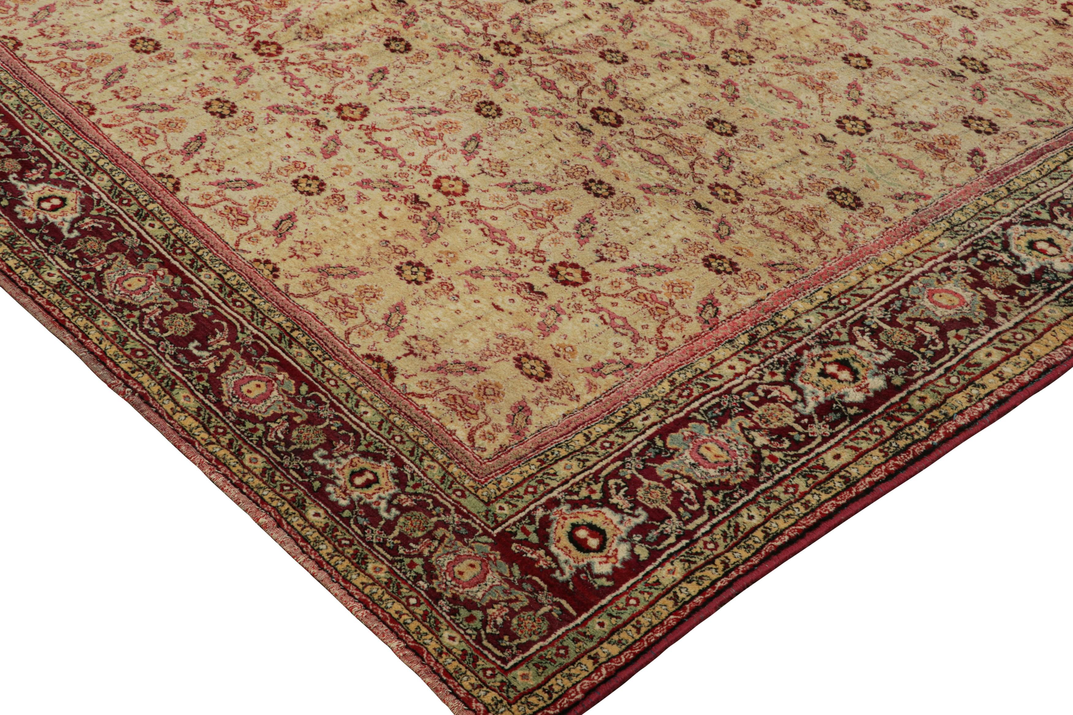 Fine XIX secolo Tappeto Agra antico e sovradimensionato di colore beige con motivi floreali su tutta la superficie  Rug & Kilim in vendita