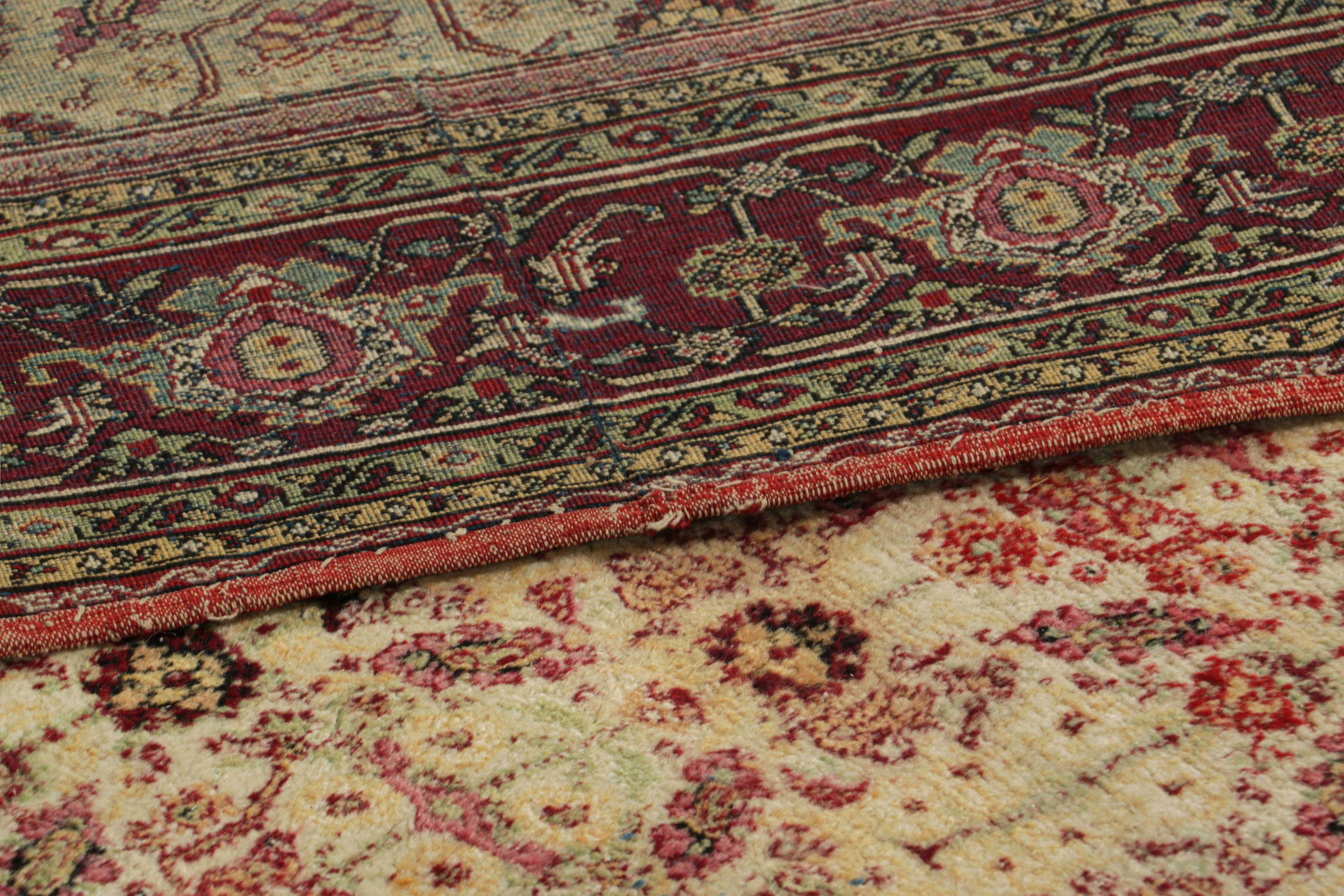 Lana Tappeto Agra antico e sovradimensionato di colore beige con motivi floreali su tutta la superficie  Rug & Kilim in vendita