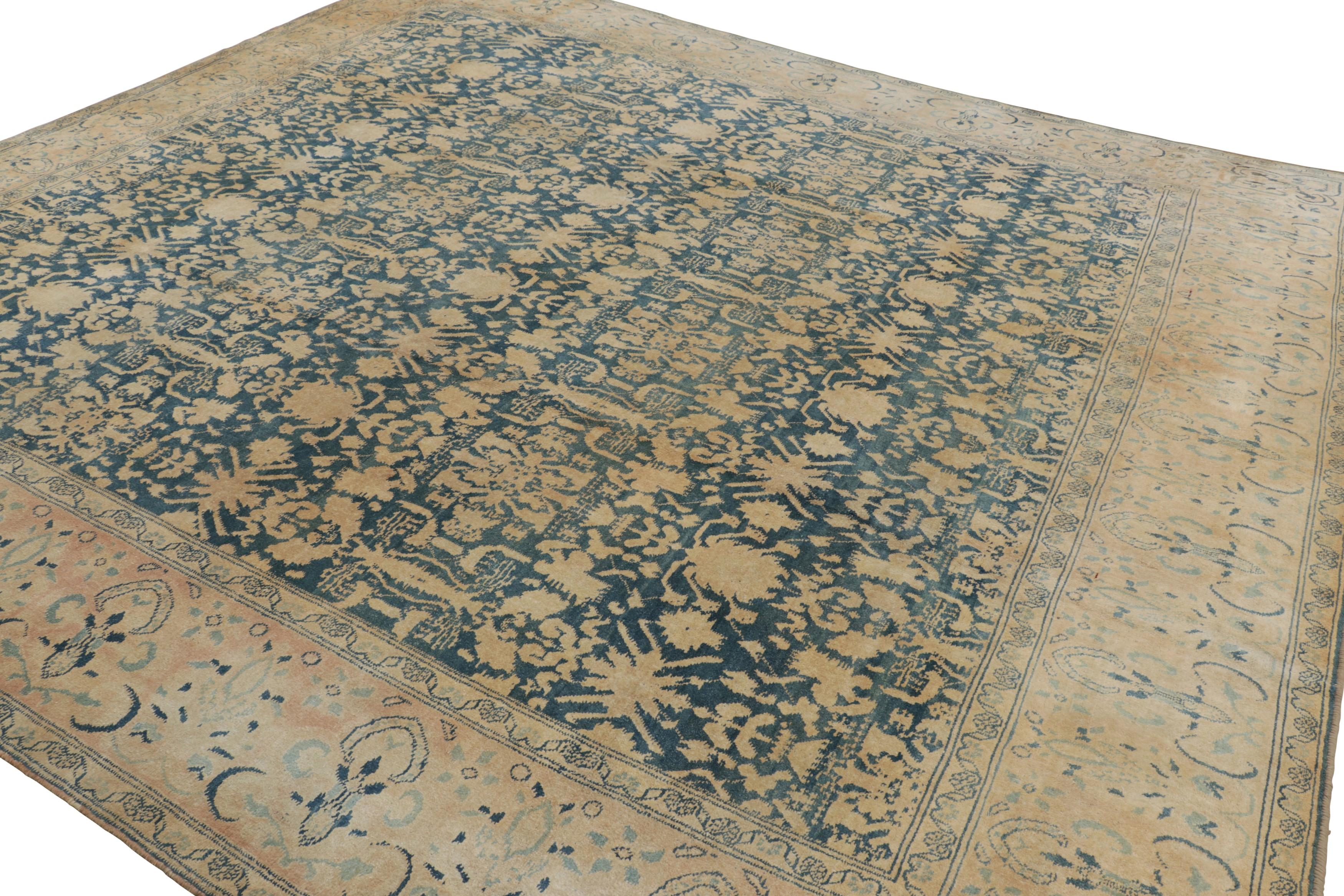 Alfombra Agra Antigua Anudada a Mano con Diseño Floral Azul de Rug & Kilim Anudado a mano en venta