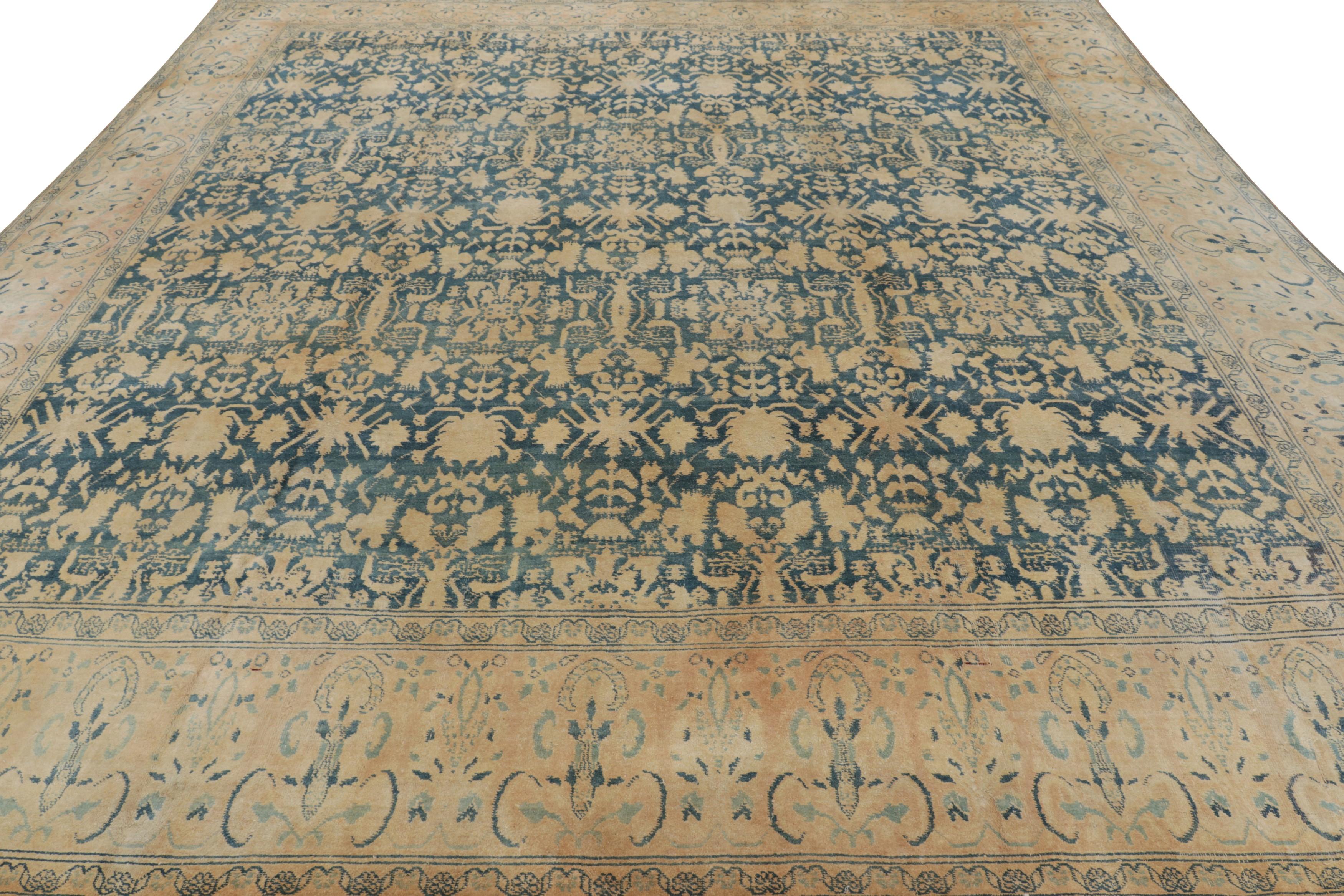 Alfombra Agra Antigua Anudada a Mano con Diseño Floral Azul de Rug & Kilim en Bueno estado para la venta en Long Island City, NY