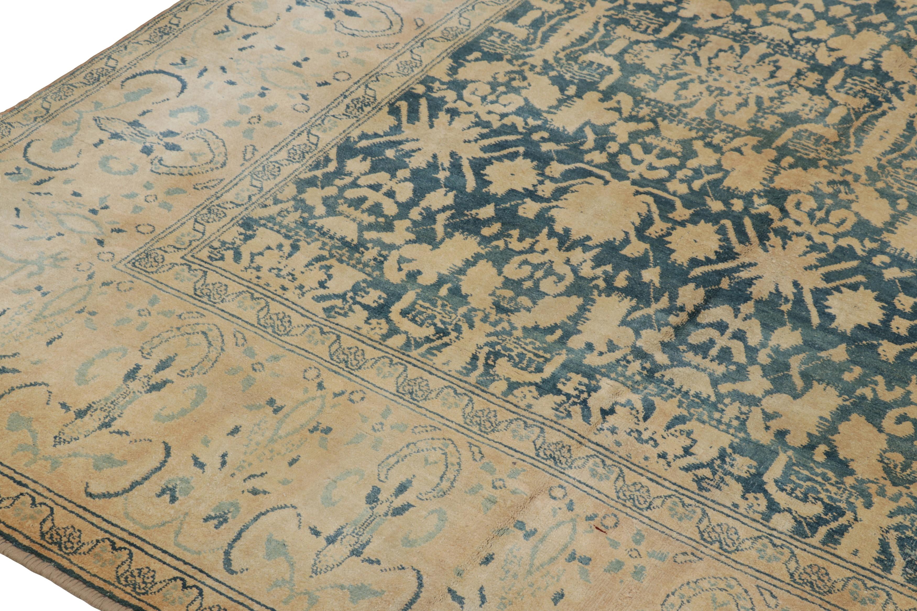 Alfombra Agra Antigua Anudada a Mano con Diseño Floral Azul de Rug & Kilim Fines del siglo XIX en venta