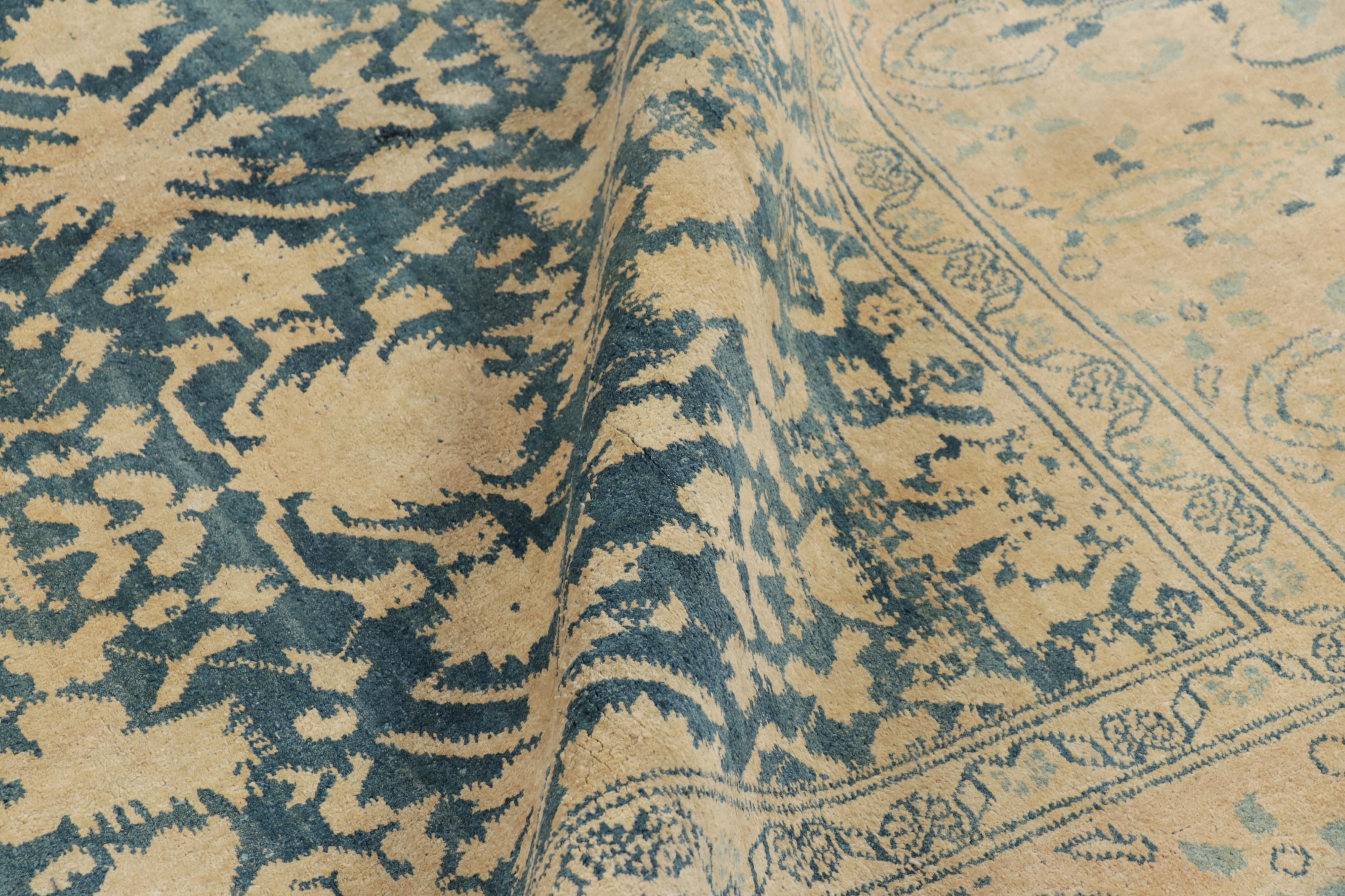 Alfombra Agra Antigua Anudada a Mano con Diseño Floral Azul de Rug & Kilim en venta 1
