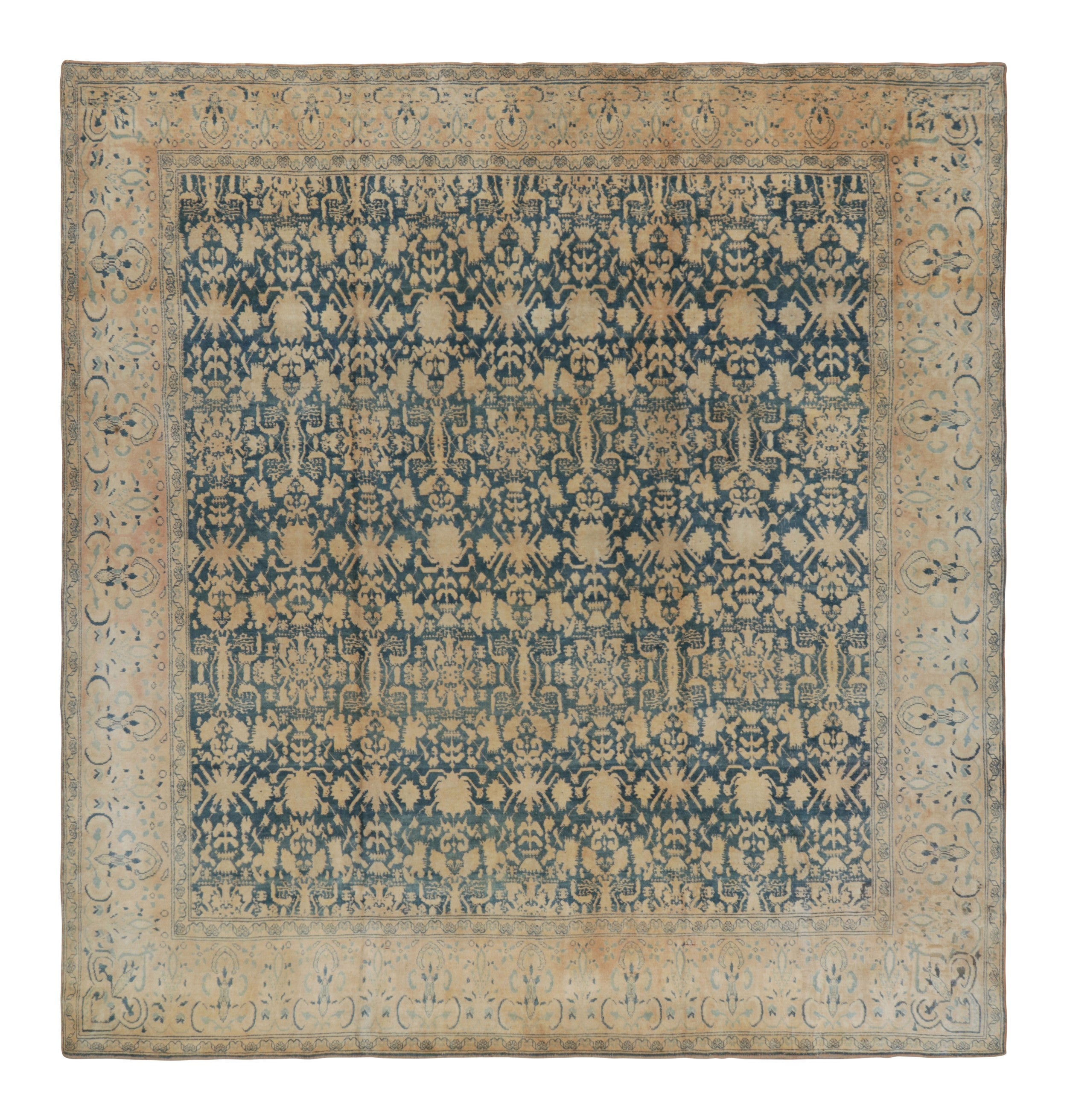 Alfombra Agra Antigua Anudada a Mano con Diseño Floral Azul de Rug & Kilim