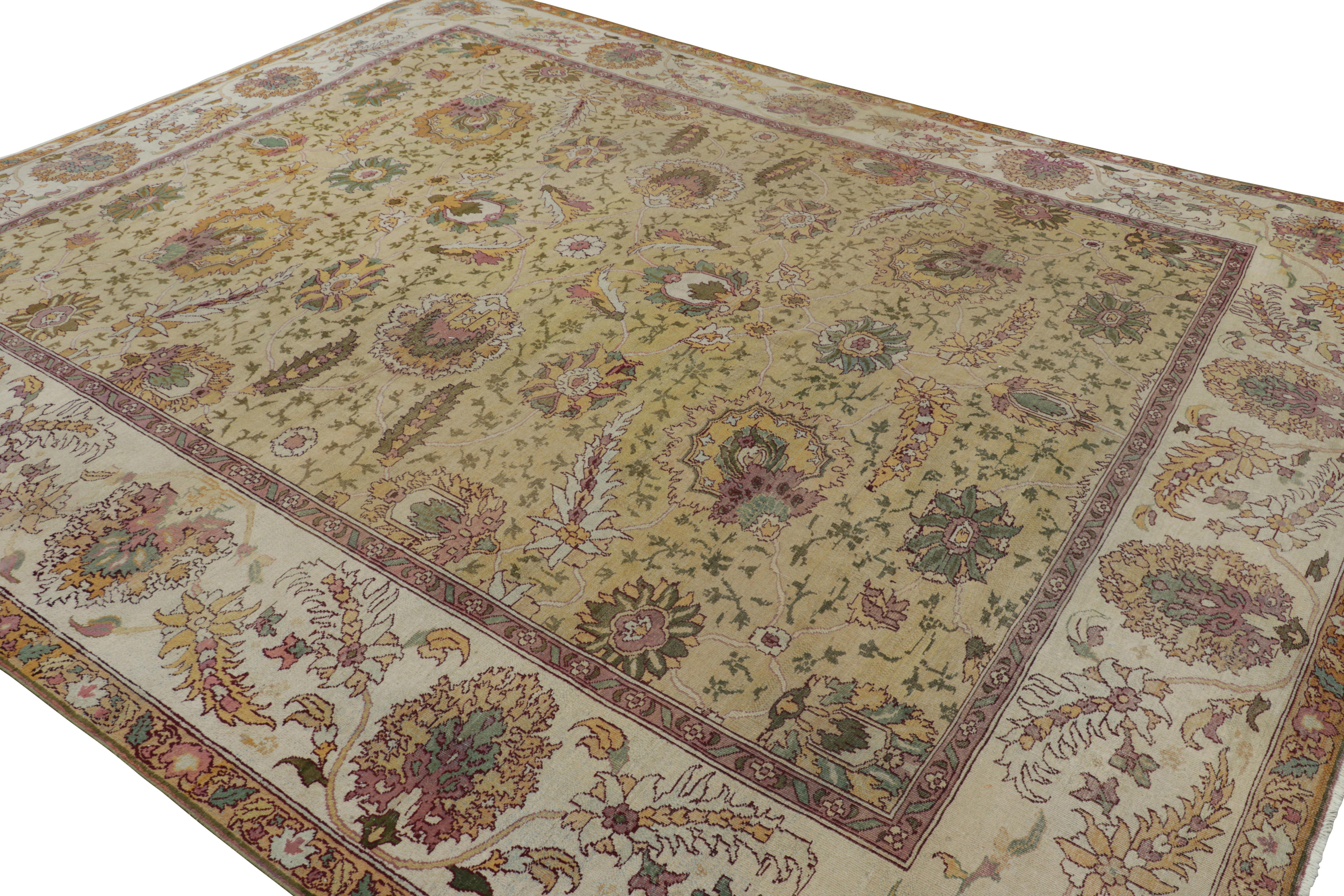 Alfombra antigua Agra sobredimensionada en verde, con motivos florales en Bueno estado para la venta en Long Island City, NY