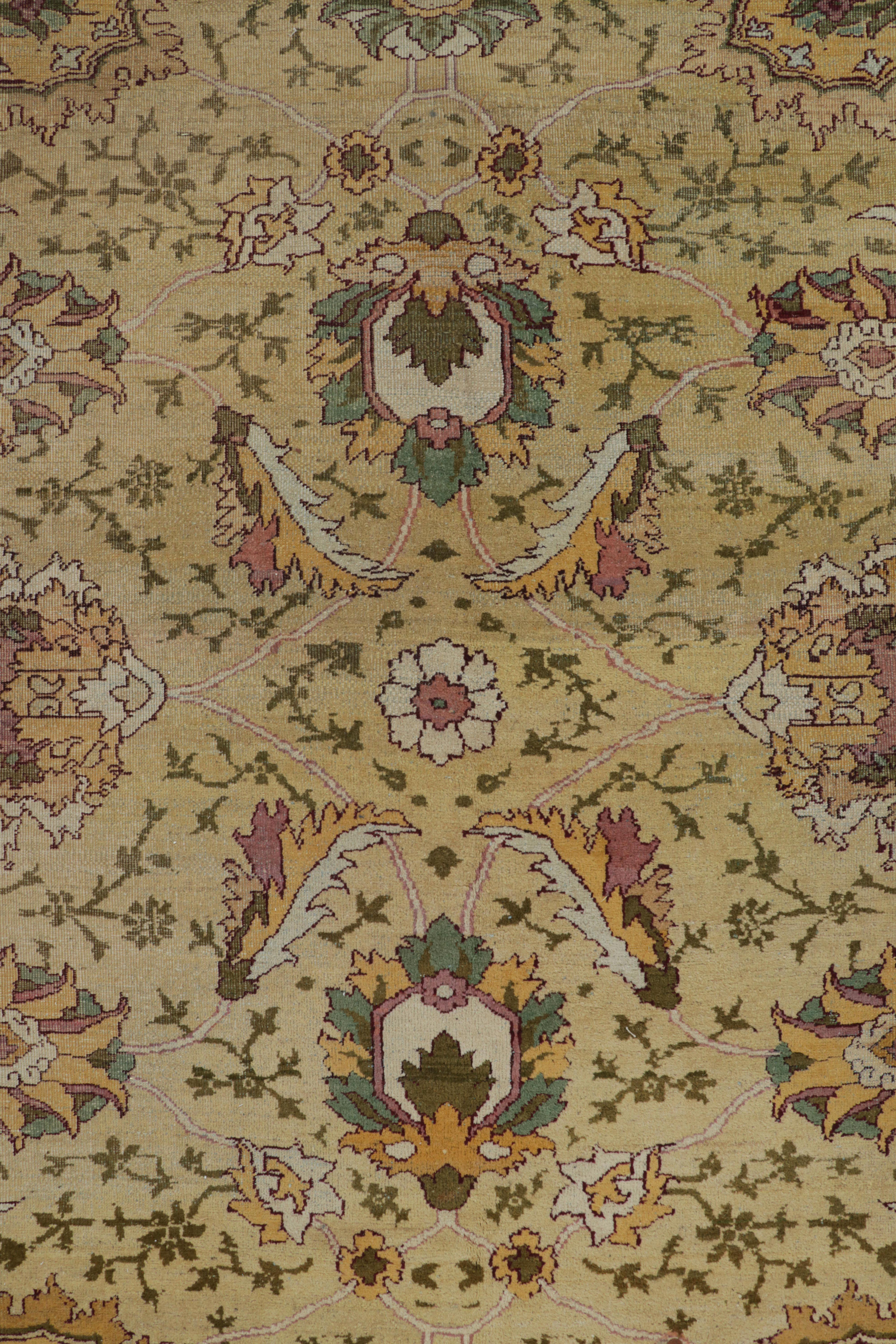 Alfombra antigua Agra sobredimensionada en verde, con motivos florales principios del siglo XX en venta