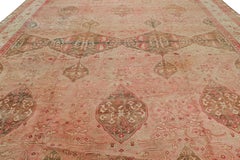 Übergroßer antiker Agra-Teppich in Rosa und Braun mit Blumenmustern  Rug & Kilim