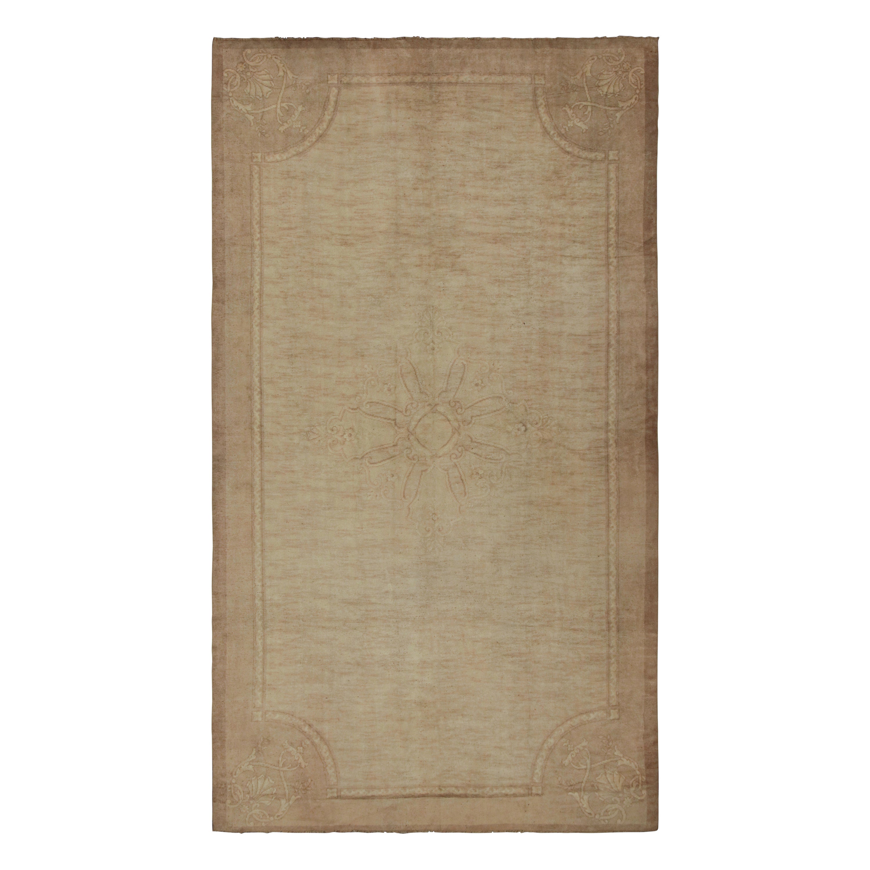 Oversized Antique Amritsar Rug in Beige with Floral Medallion, from Rug 
Kilim For Sale