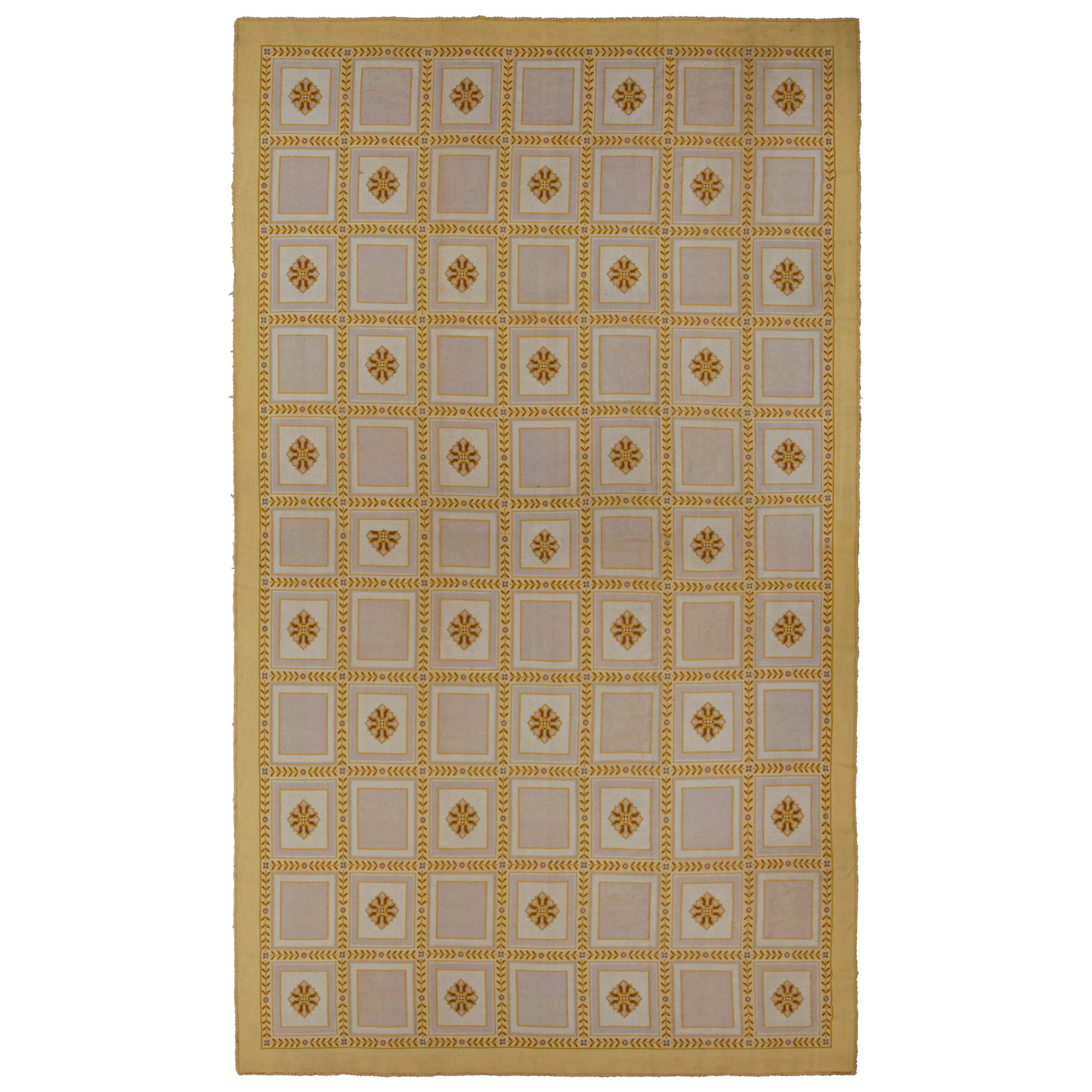 Tappeto a punta d'ago antico e sovradimensionato Arraiolos in beige, oro Seteais - Rug & Kilim in vendita