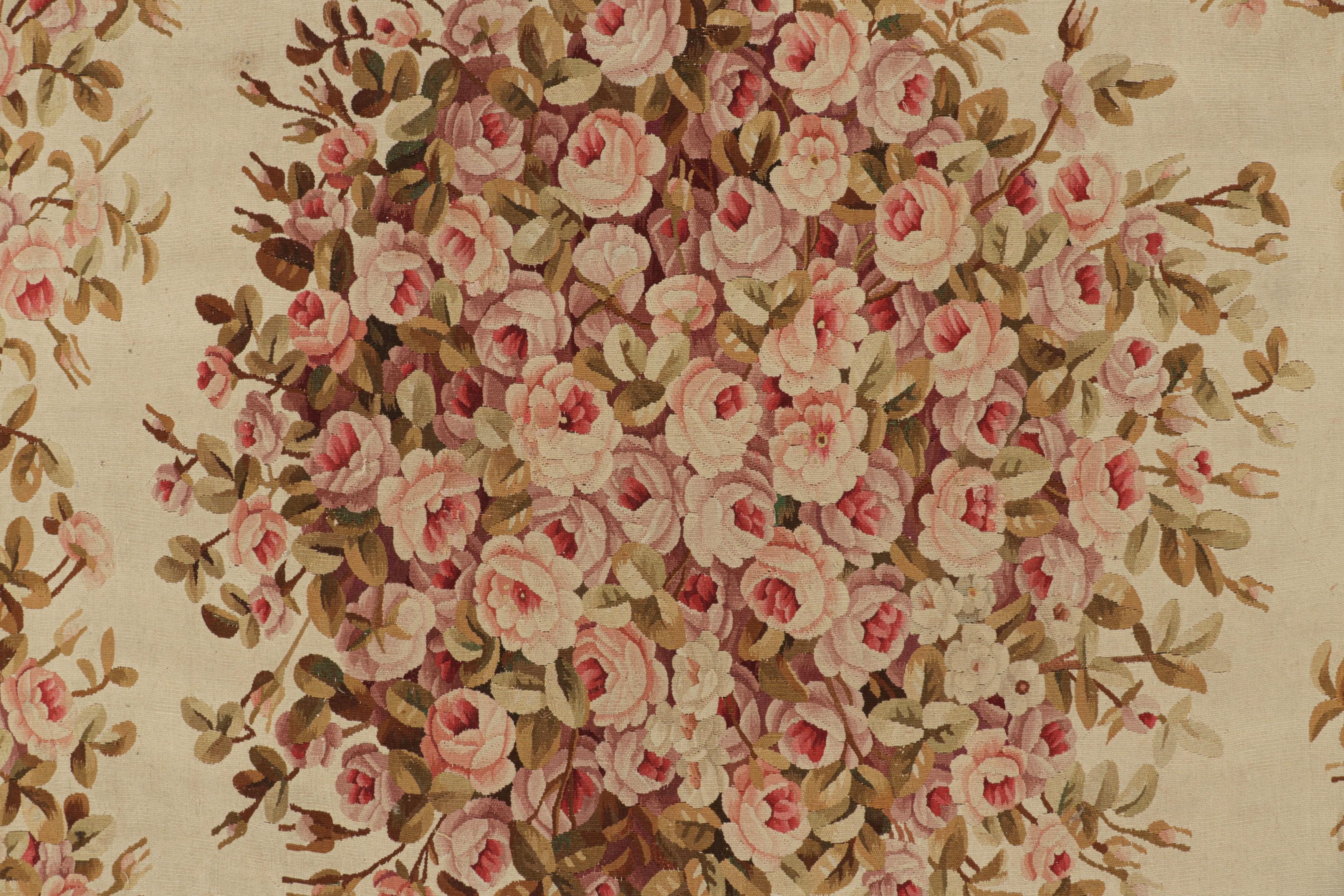 Übergroßer antiker Aubusson-Teppich, florales Medaillon in Creme und Rosa - Rug & Kilim (Spätes 19. Jahrhundert) im Angebot