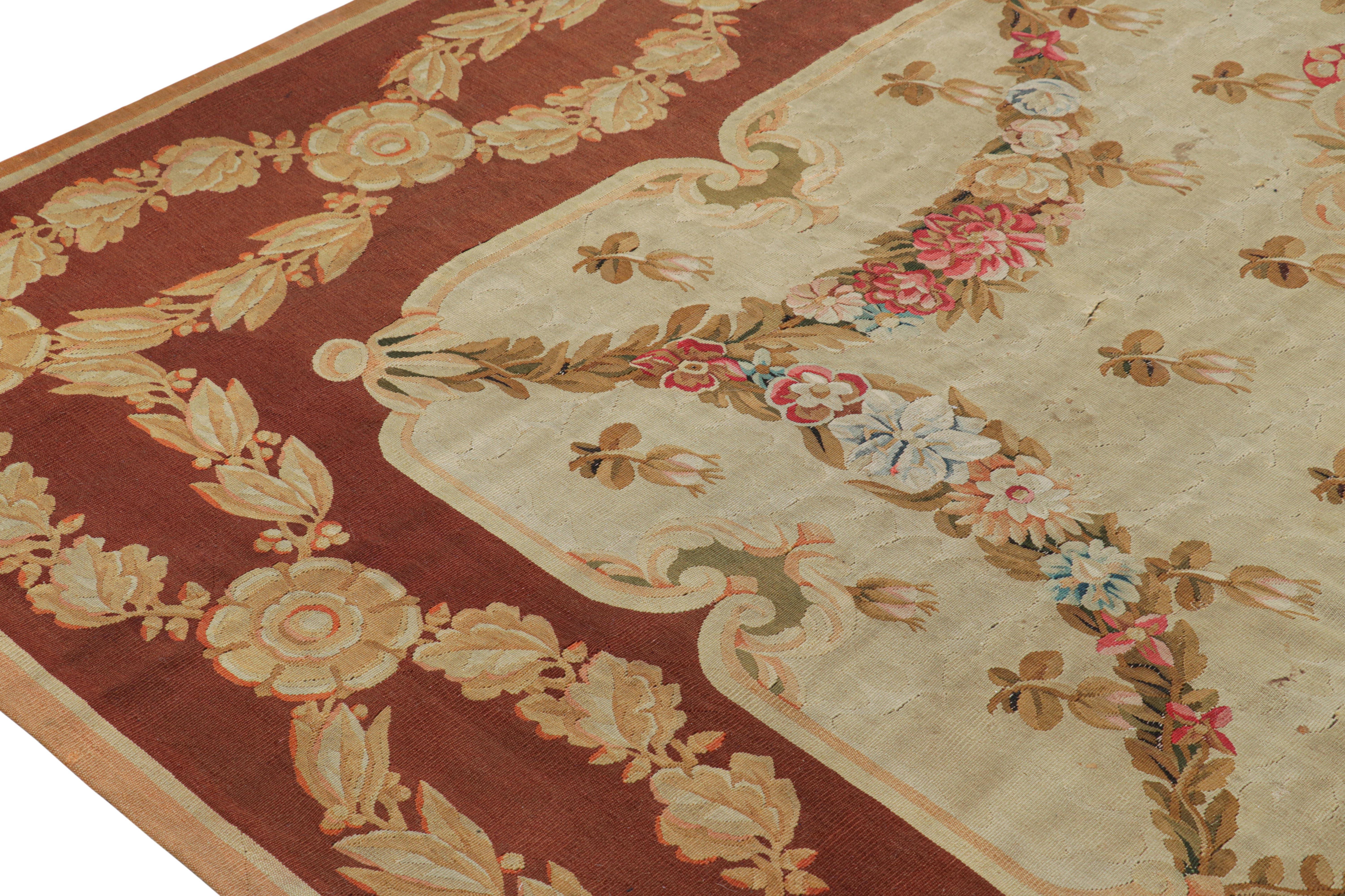Metà XIX secolo Tappeto Aubusson antico oversize in beige con medaglione floreale in vendita