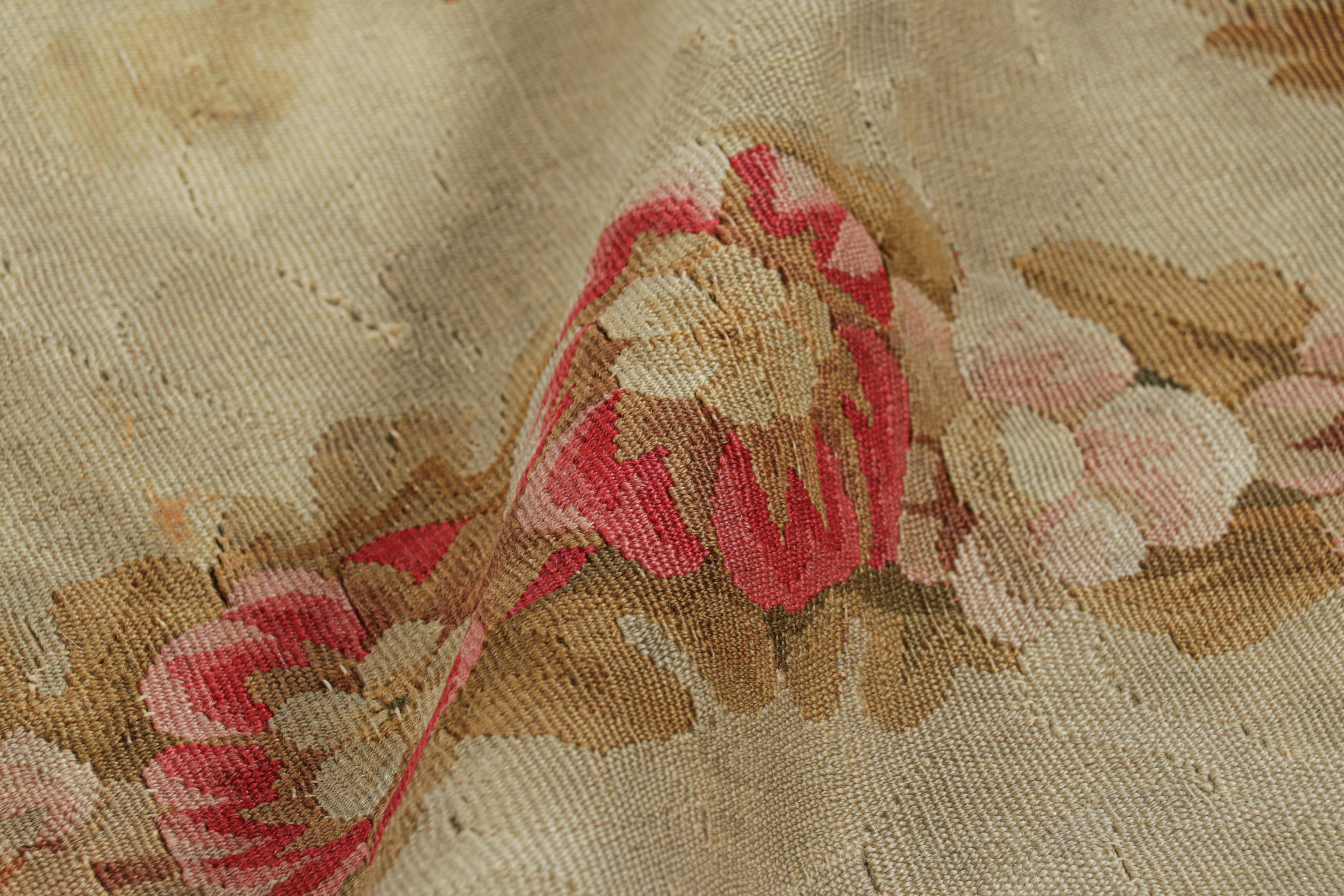 Tappeto Aubusson antico oversize in beige con medaglione floreale in vendita 2