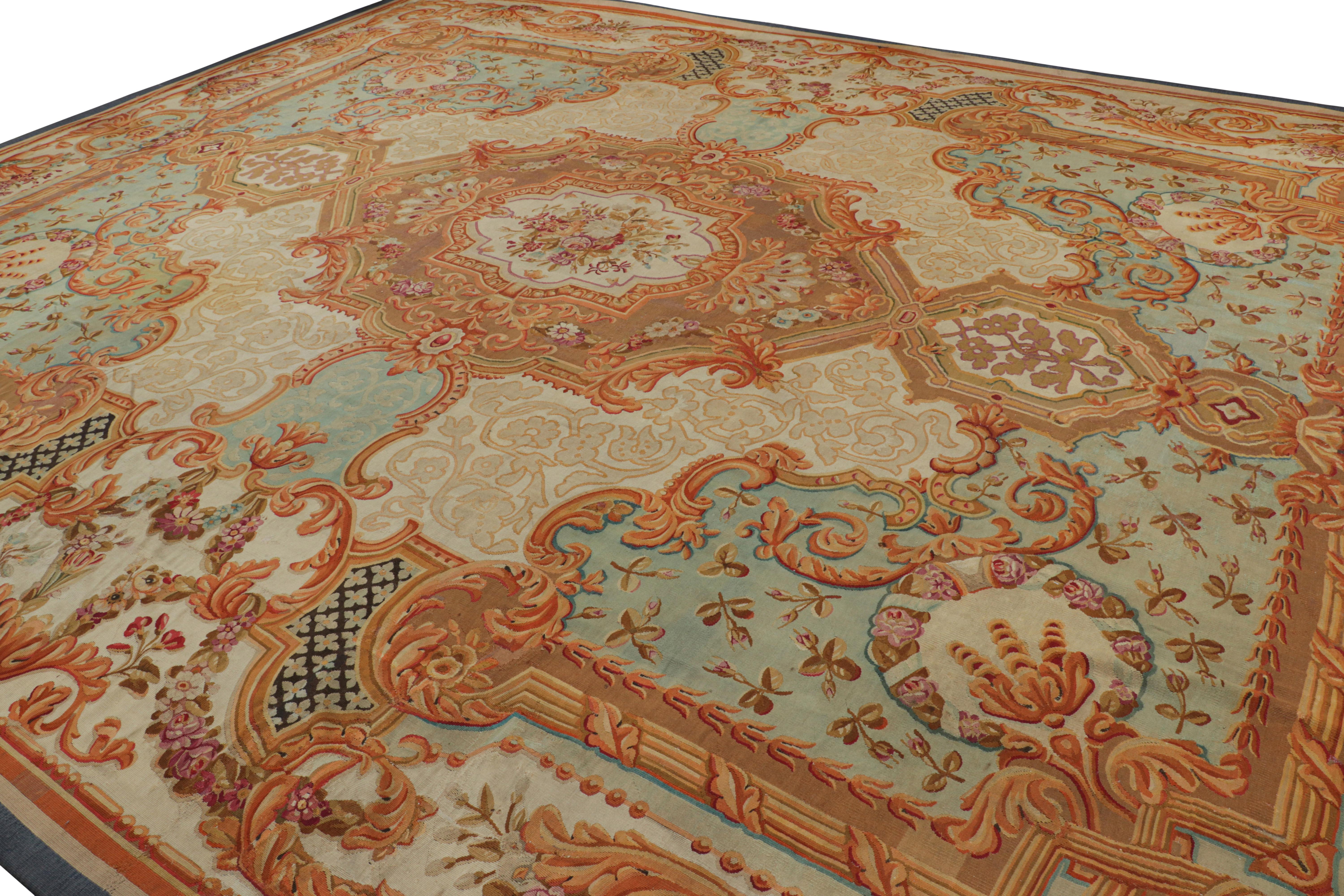 Tessuto a mano Tappeto Aubusson antico oversize in marrone e crema con medaglioni in vendita