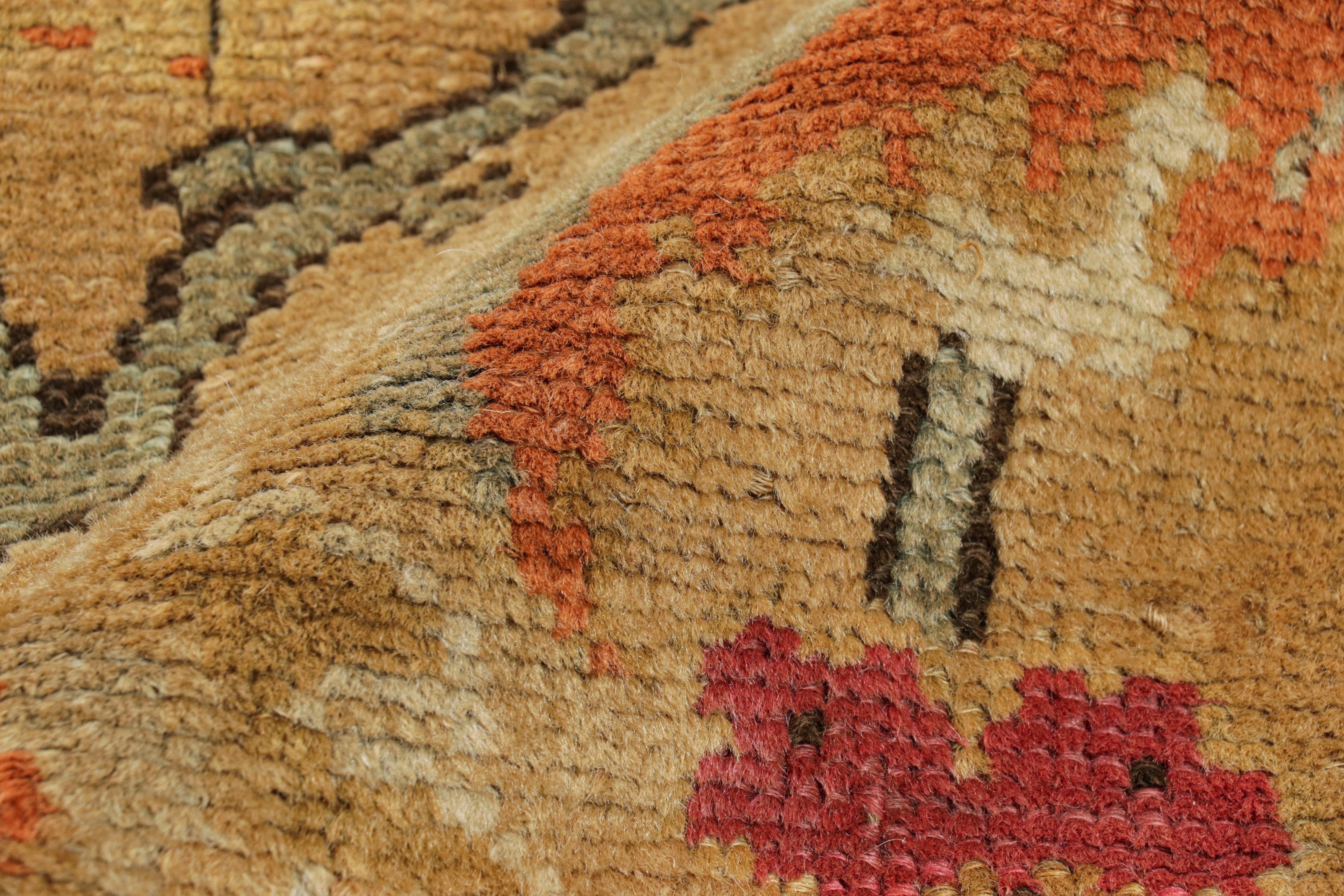 Übergroßer antiker Axminster-Teppich in Kamel mit Blumenmuster (Wolle) im Angebot