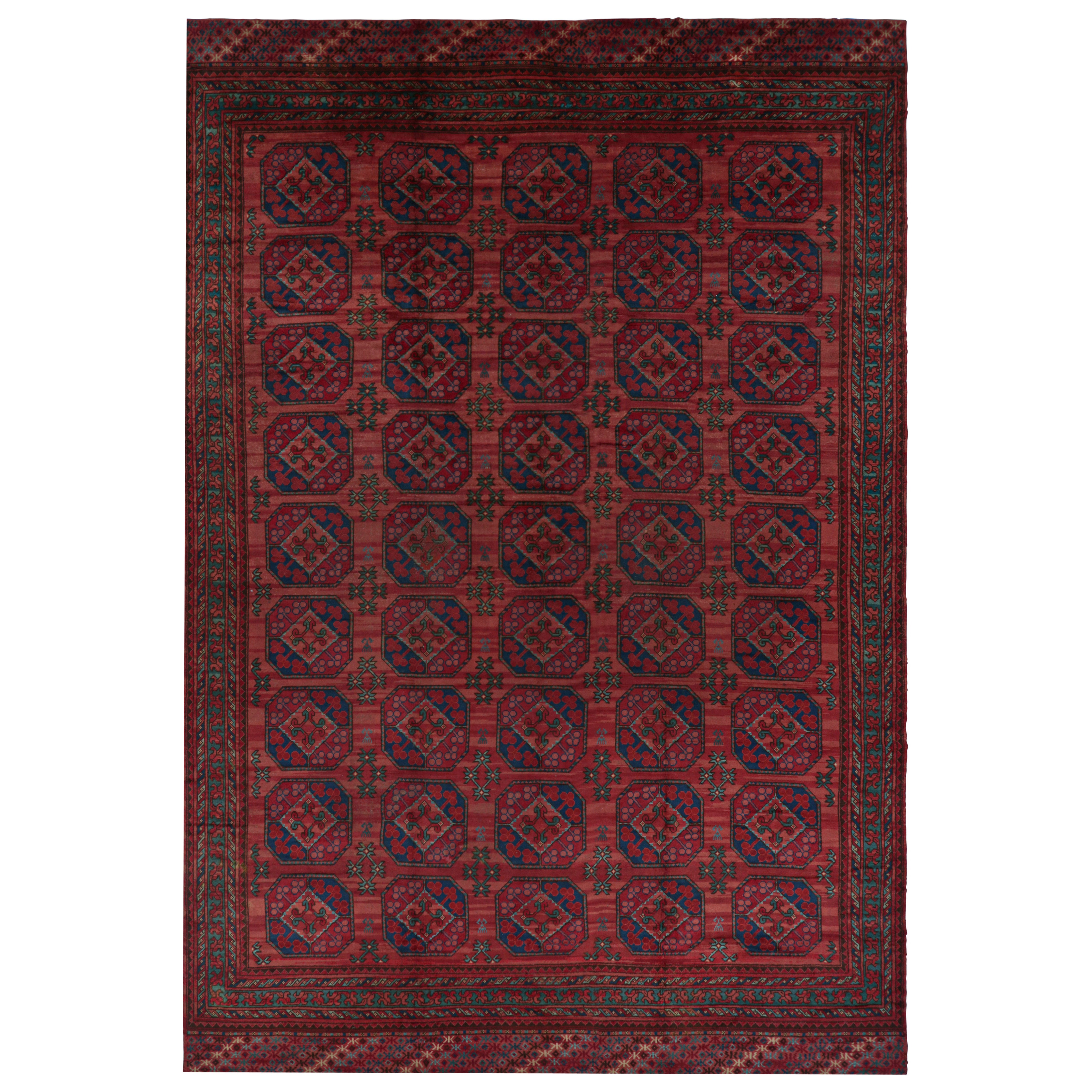 Übergroßer antiker Axminster-Teppich in Rot mit Bokhara-Medaillons - Rug & Kilim