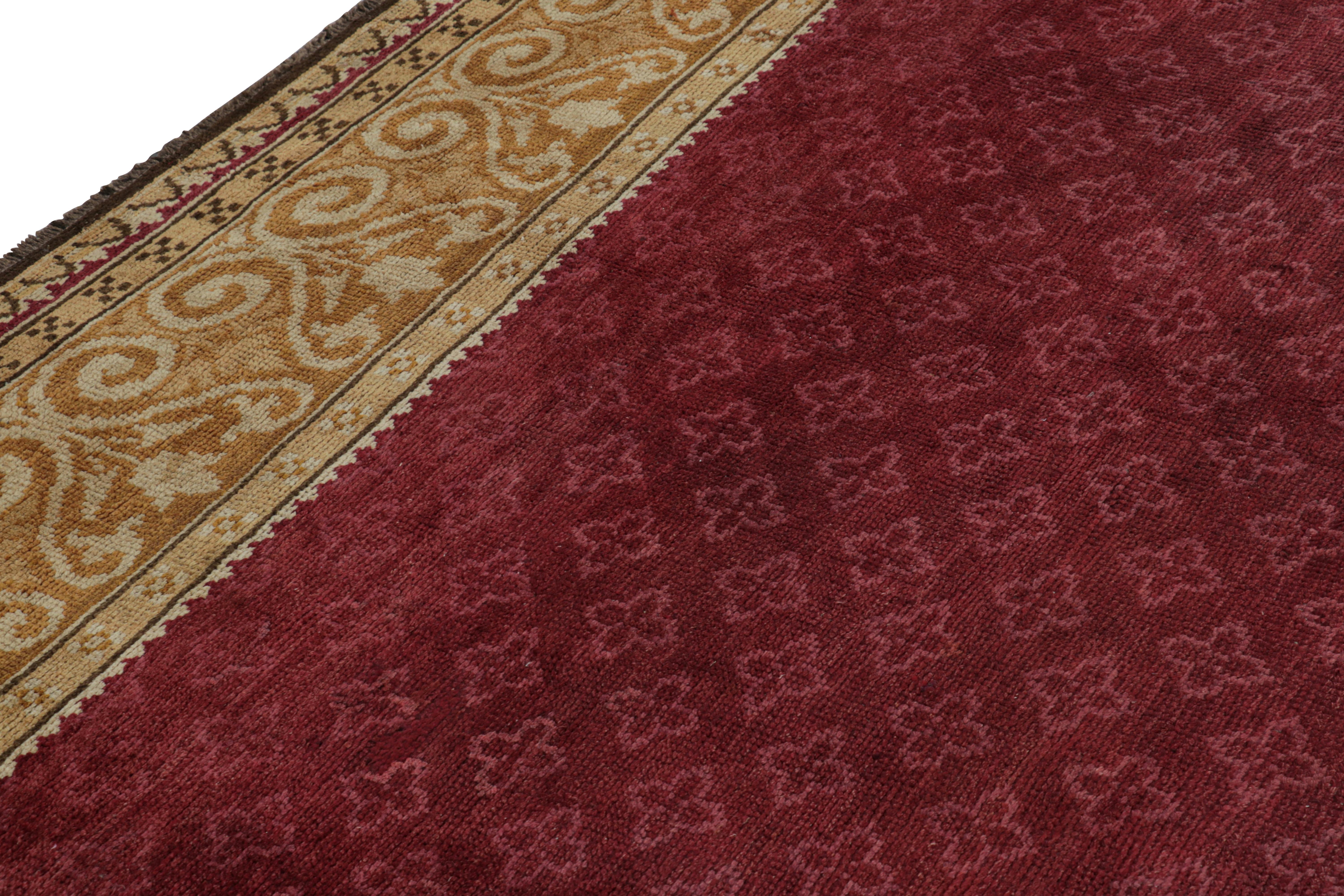 Alfombra antigua Axminster de gran tamaño en rojo con motivos geométricos Mediados del siglo XIX en venta