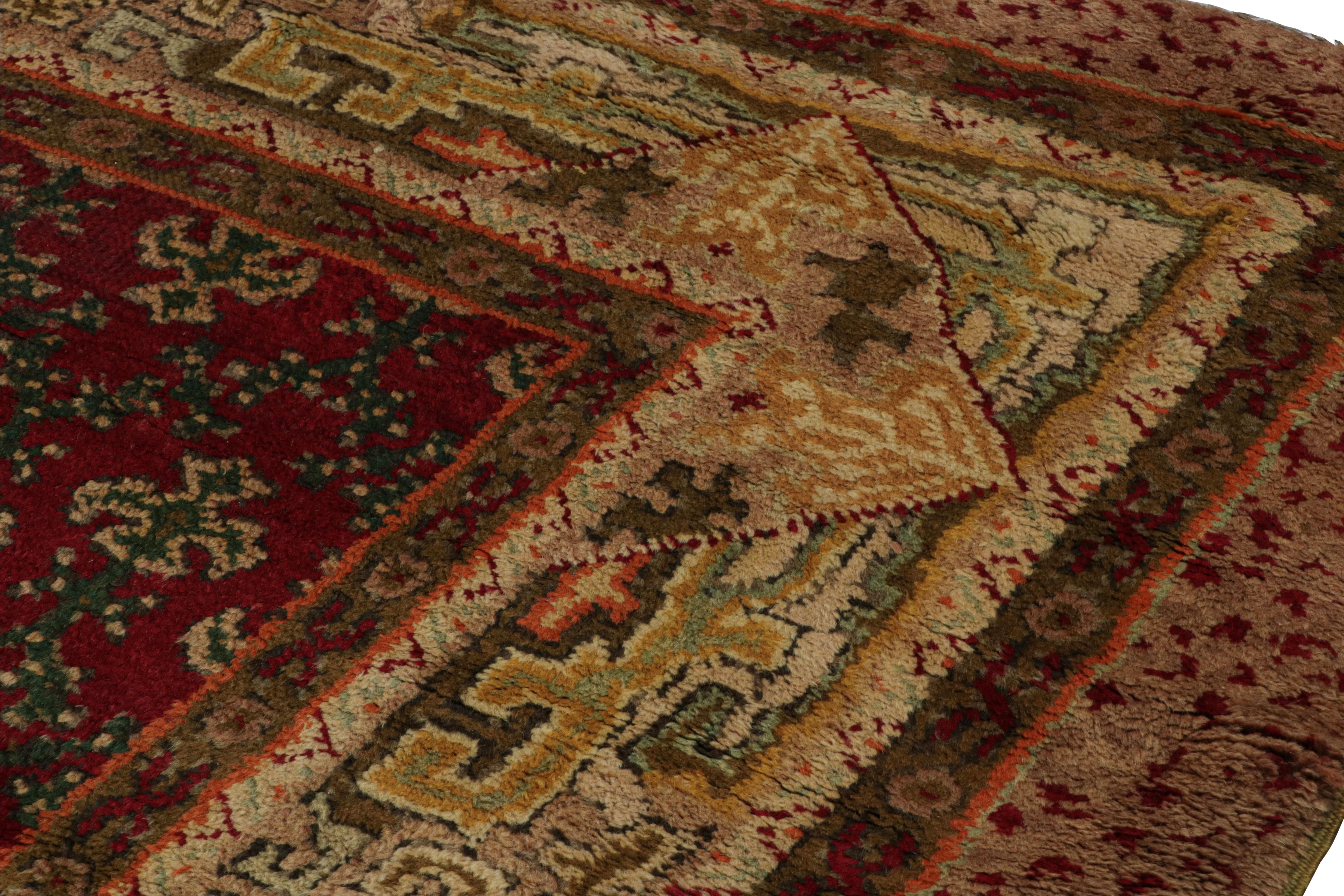 Übergroßer antiker Axminster-Teppich in Rot mit grünen Mustern (Handgeknüpft) im Angebot