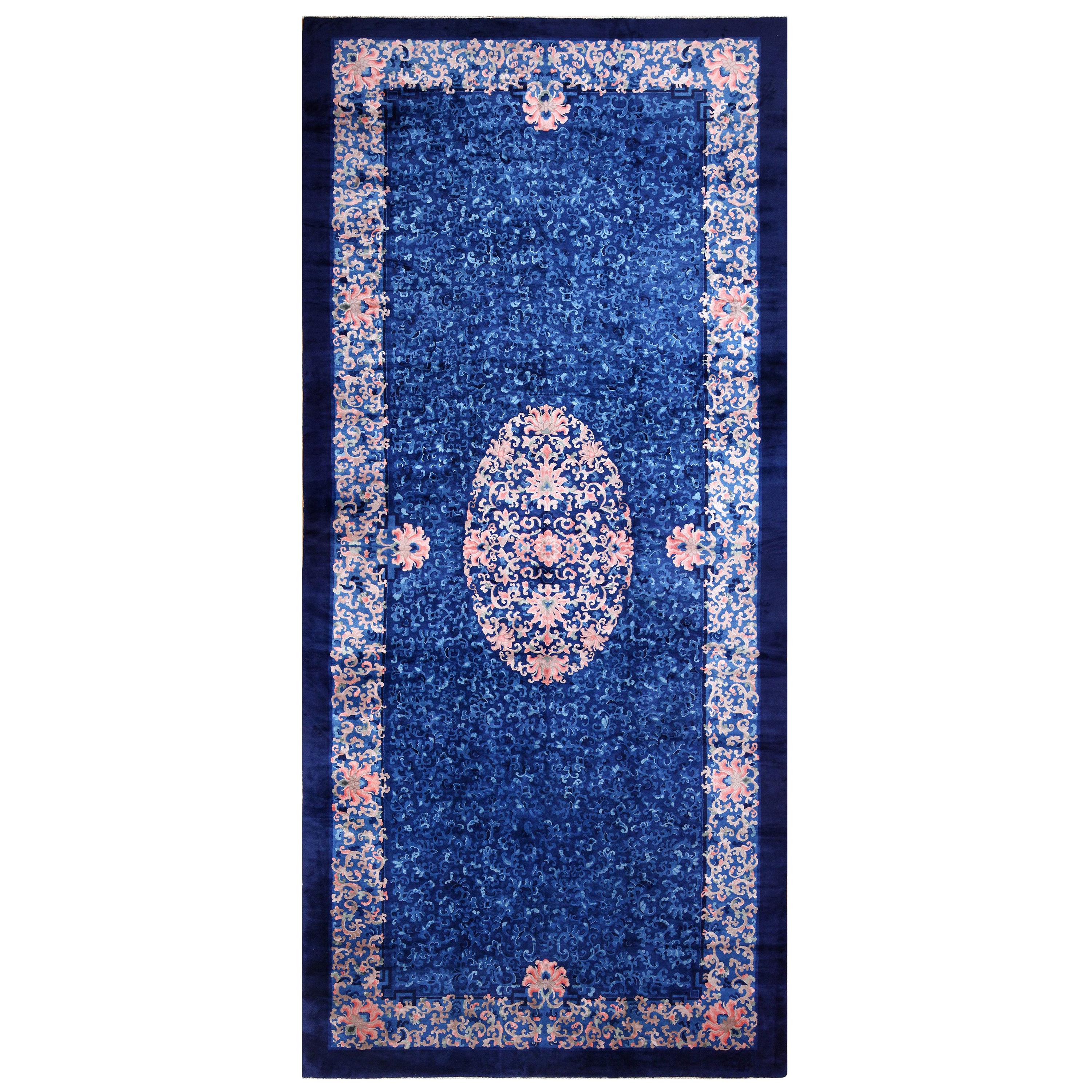Tapis chinois ancien bleu. Taille : 11 ft 1 in x 24 ft 6 in 