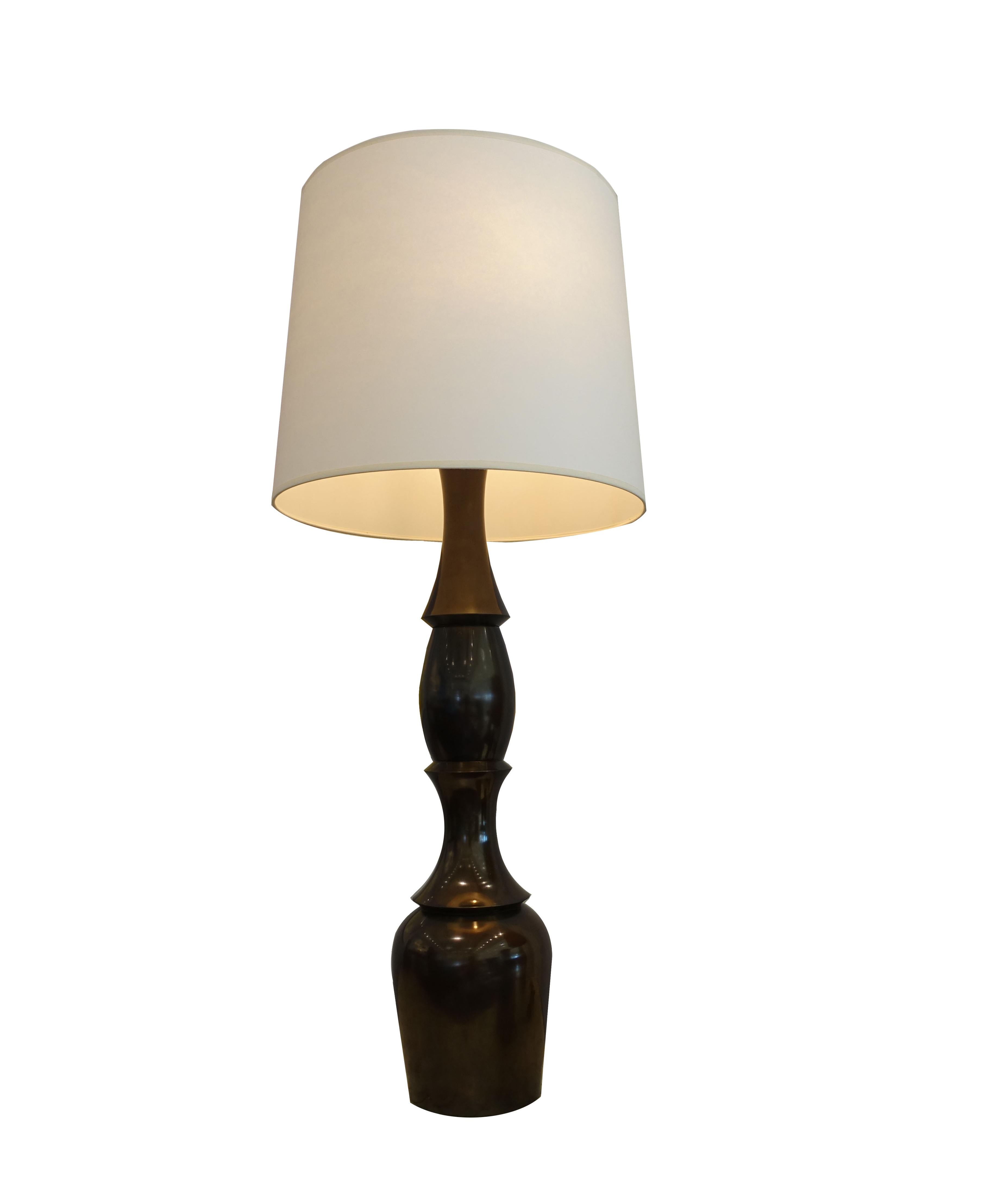 Oversized, unusual shape urn-style antique bronze table lamp. Newly rewired with dual pull chain light sockets and brass stem / finial. Brown twisted silk cord. Excellent vintage condition.