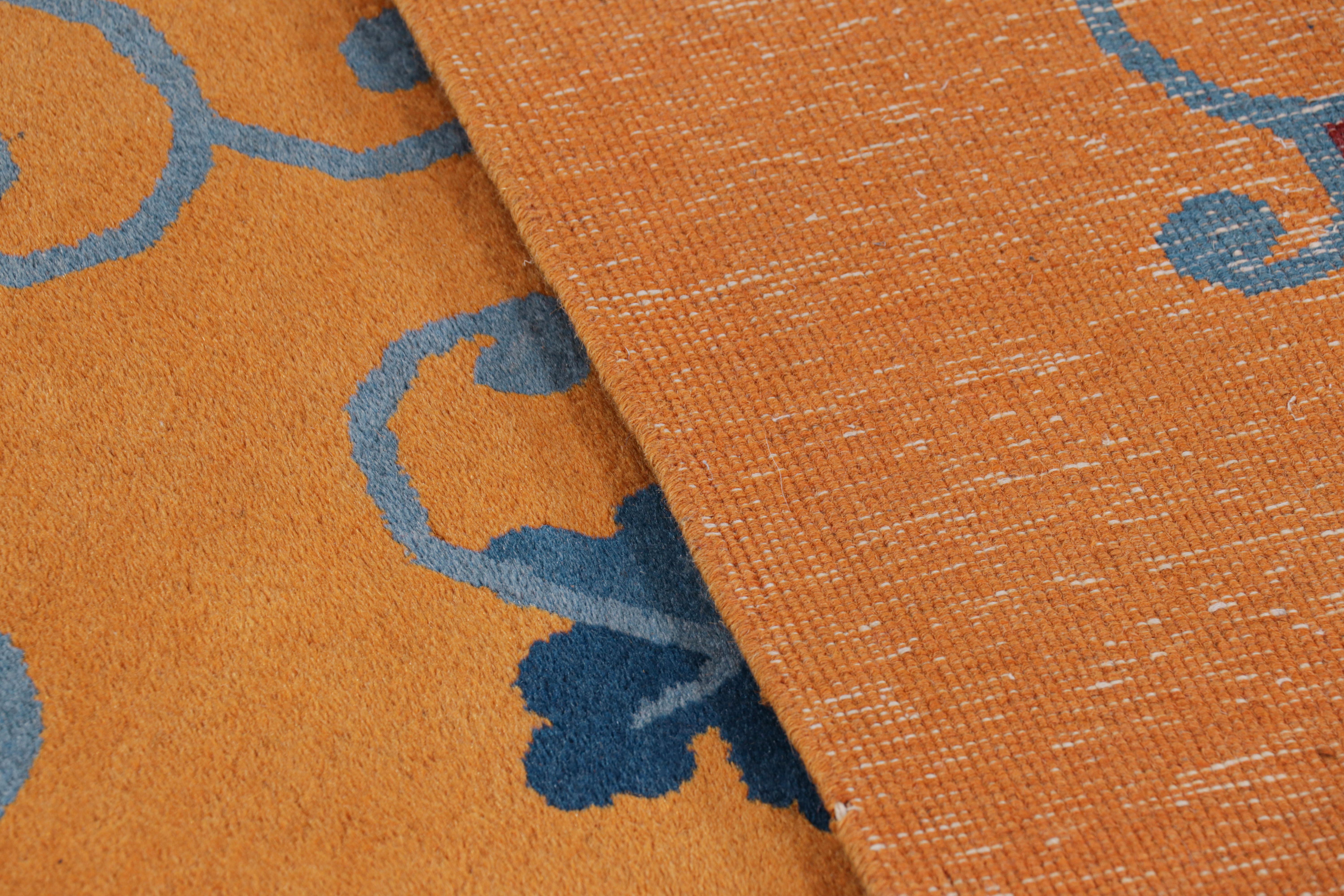Tapis Art déco chinois ancien surdimensionné en or avec fleurs en vente 1