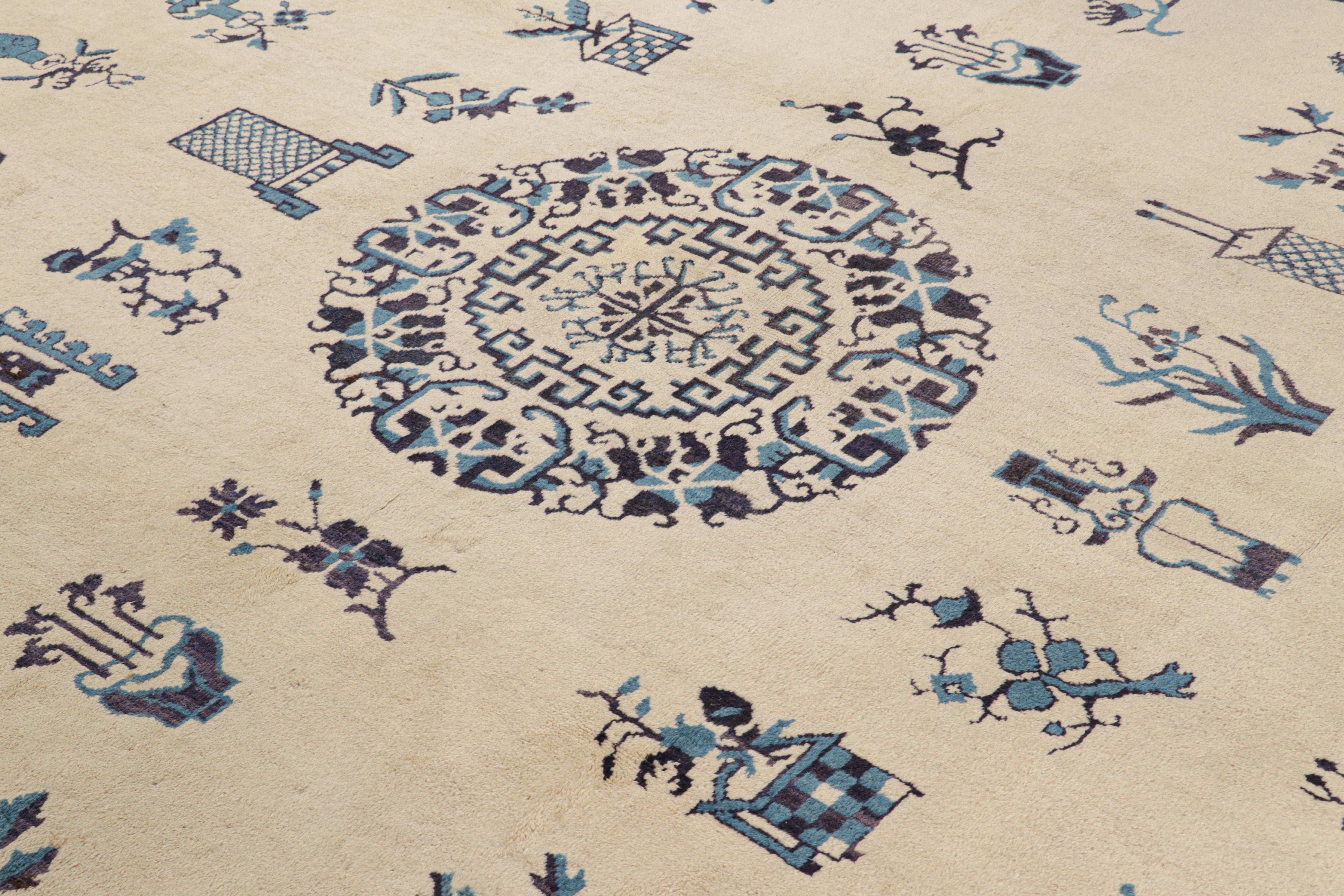 Alfombra china Ningxia antigua sobredimensionada en crema, blanco y azul. mediados del siglo XVIII en venta