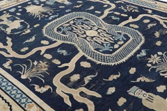 Alfombra china de Pekín sobredimensionada en azul marino con dibujos - Rug & Kilim