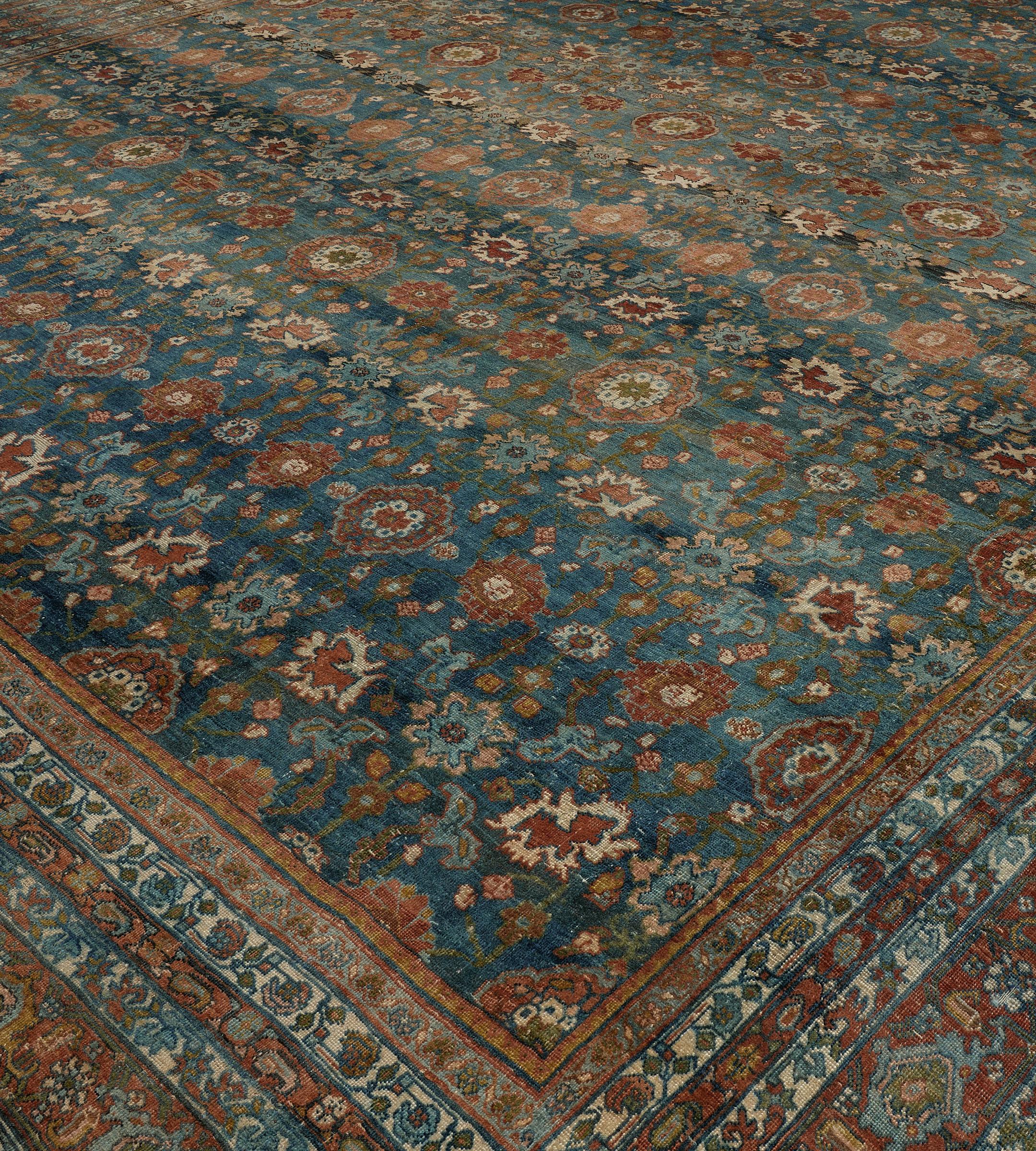 Übergroßer antiker persischer Bidjar-Teppich aus Meeresblauer, geblümter Wolle, um 1890 (Persisch) im Angebot