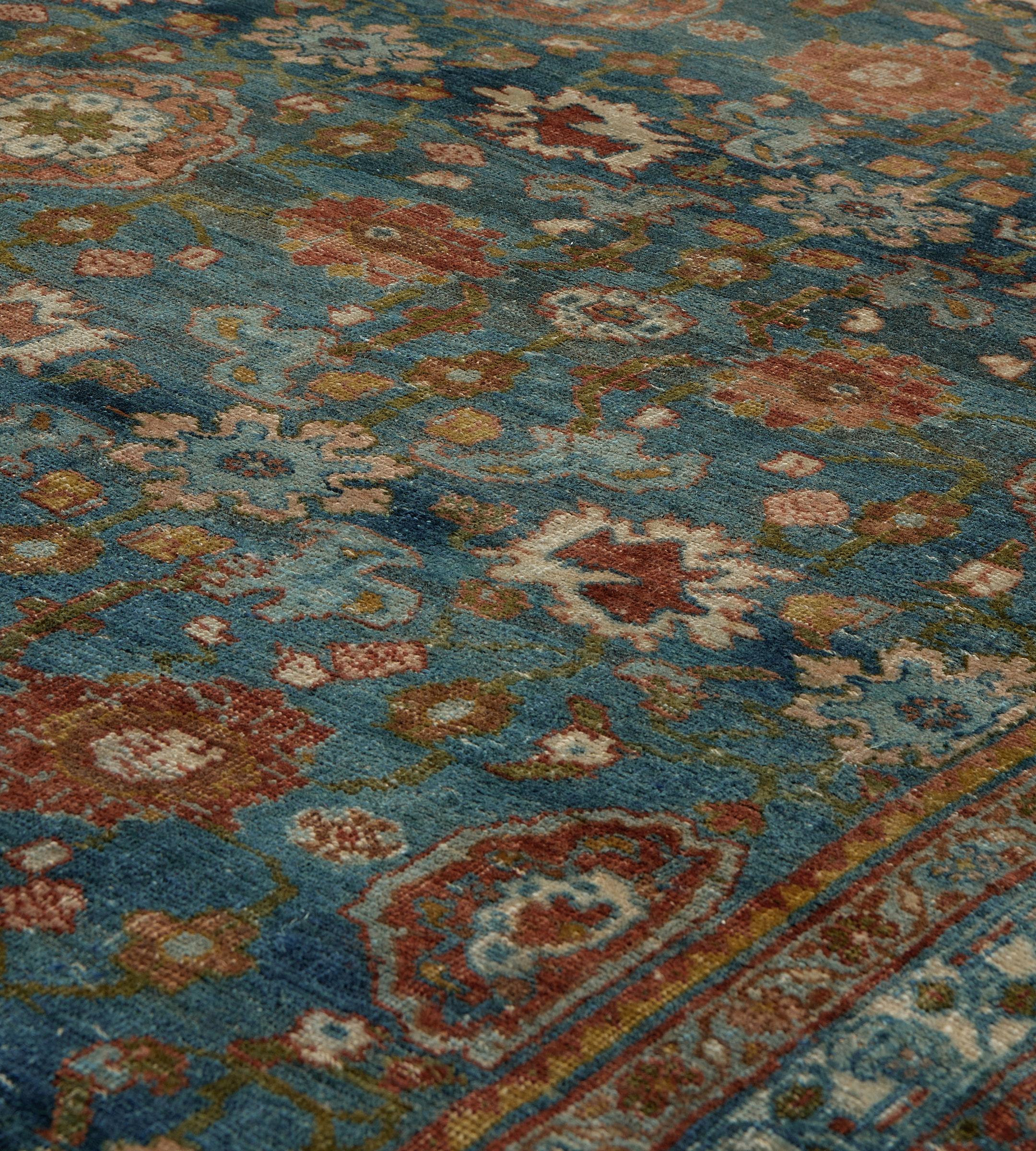 Übergroßer antiker persischer Bidjar-Teppich aus Meeresblauer, geblümter Wolle, um 1890 im Zustand „Gut“ im Angebot in West Hollywood, CA