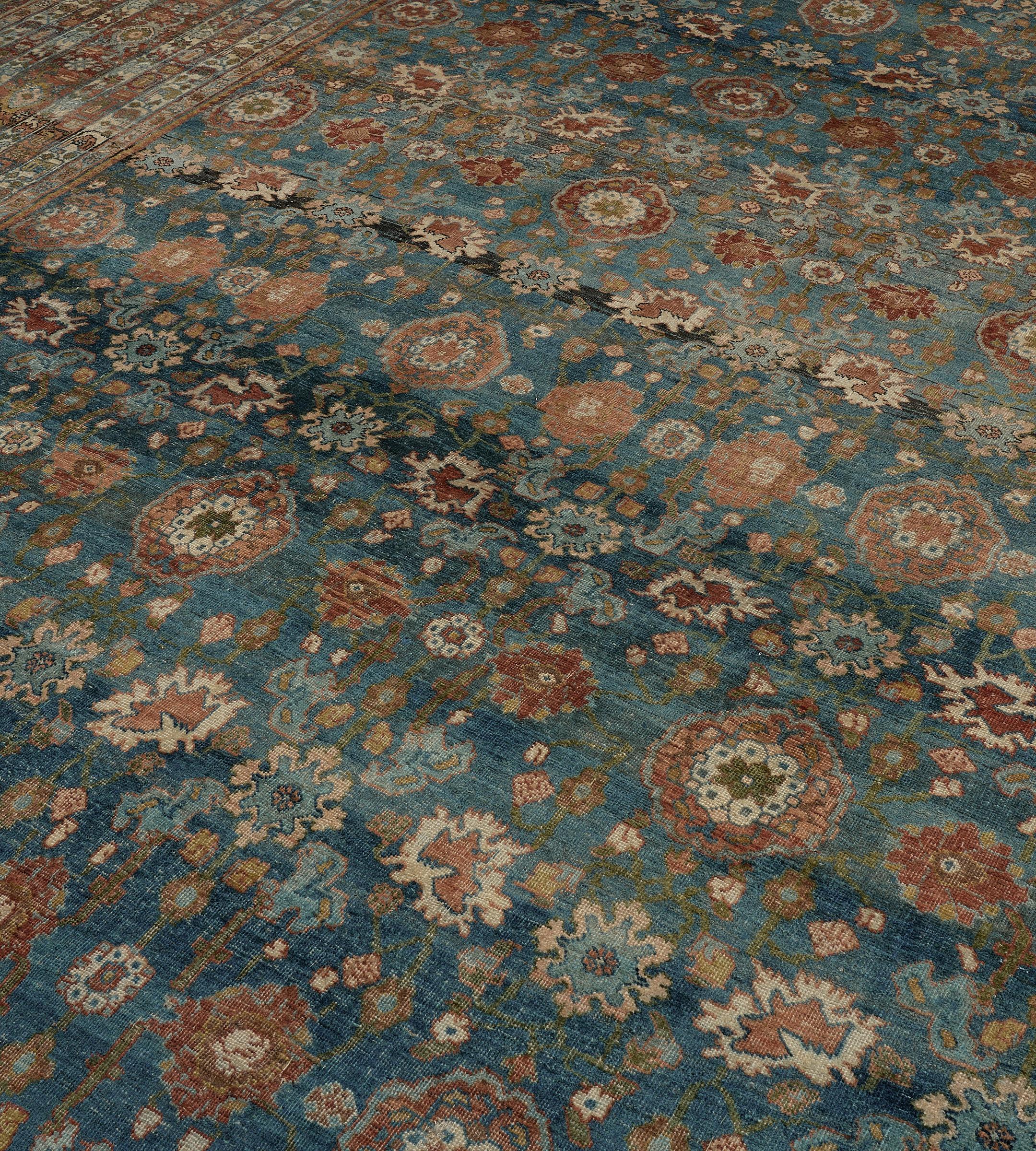 Übergroßer antiker persischer Bidjar-Teppich aus Meeresblauer, geblümter Wolle, um 1890 im Angebot 1