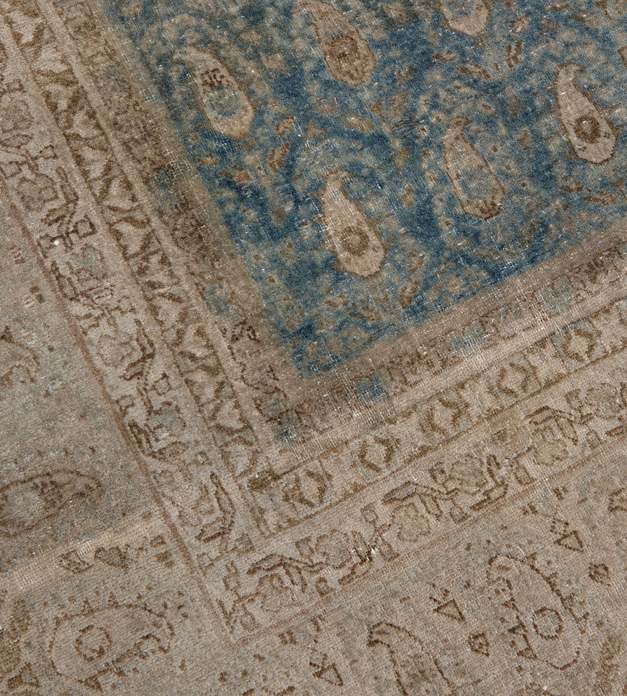 Übergroßer antiker CIRCA-1900 Persischer Tabriz-Teppich aus blauer und buff-brauner Wolle im Angebot 1