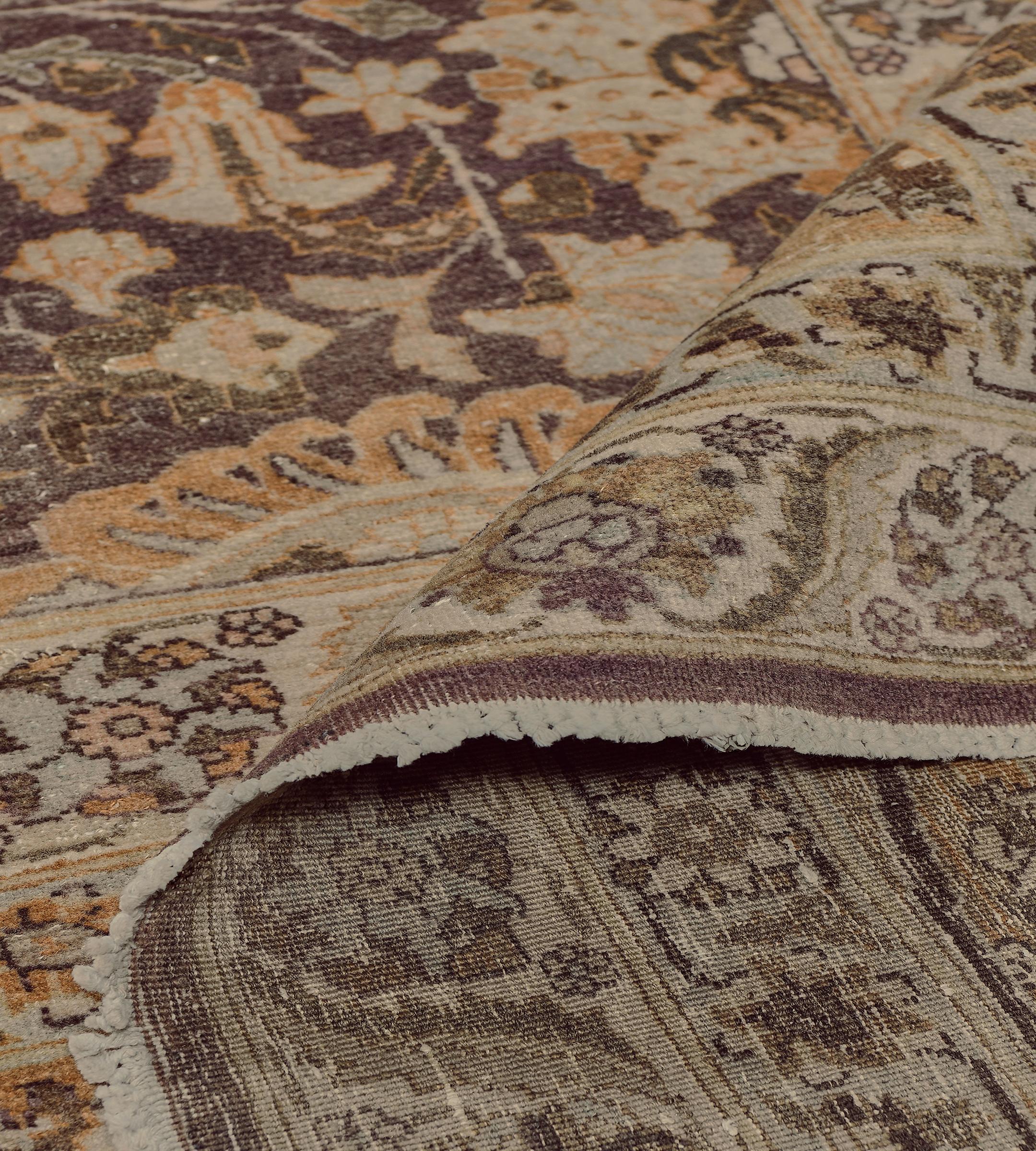 Tapis Tabriz persan surdimensionné en laine douce et florale de Circa-1900 en vente 3