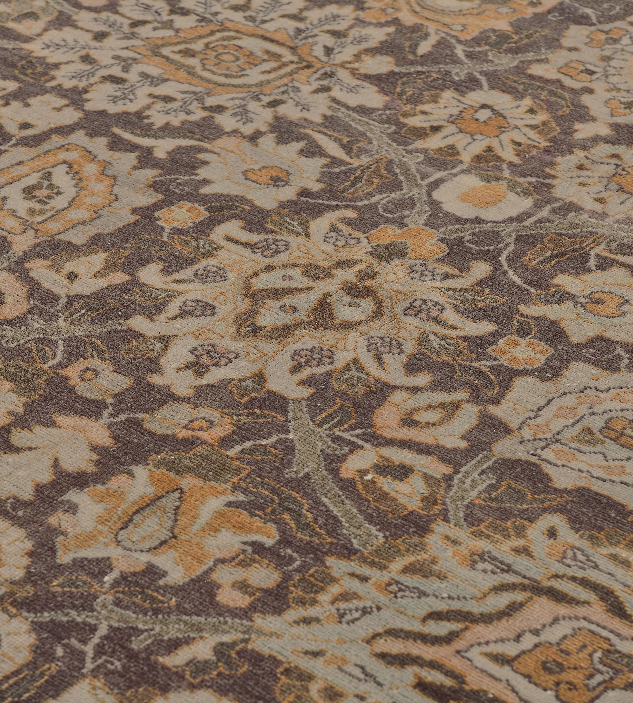 Tapis Tabriz persan surdimensionné en laine douce et florale de Circa-1900 Bon état - En vente à West Hollywood, CA