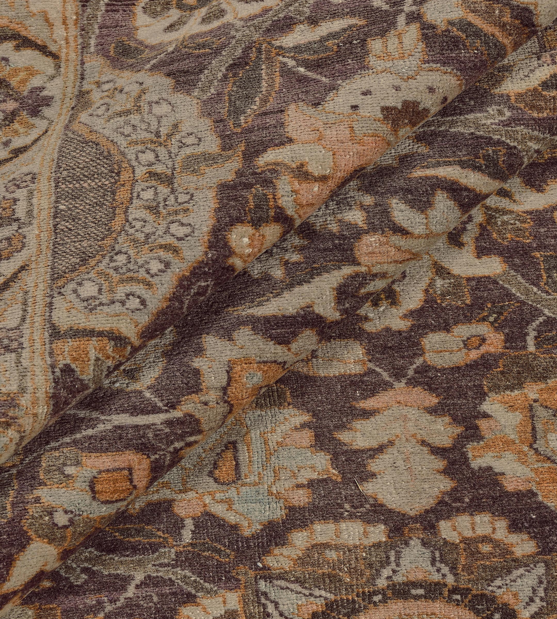 Tapis Tabriz persan surdimensionné en laine douce et florale de Circa-1900 en vente 2