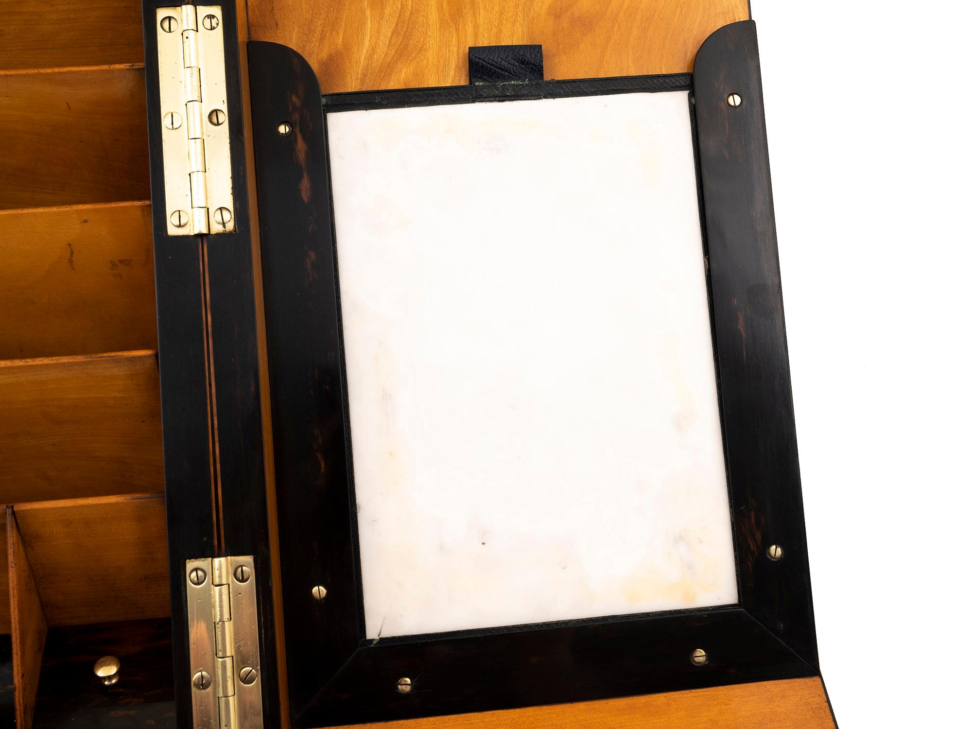 Antiguo armario inglés de madera de olivo de gran tamaño de Betjemann & Leuchars en venta 10