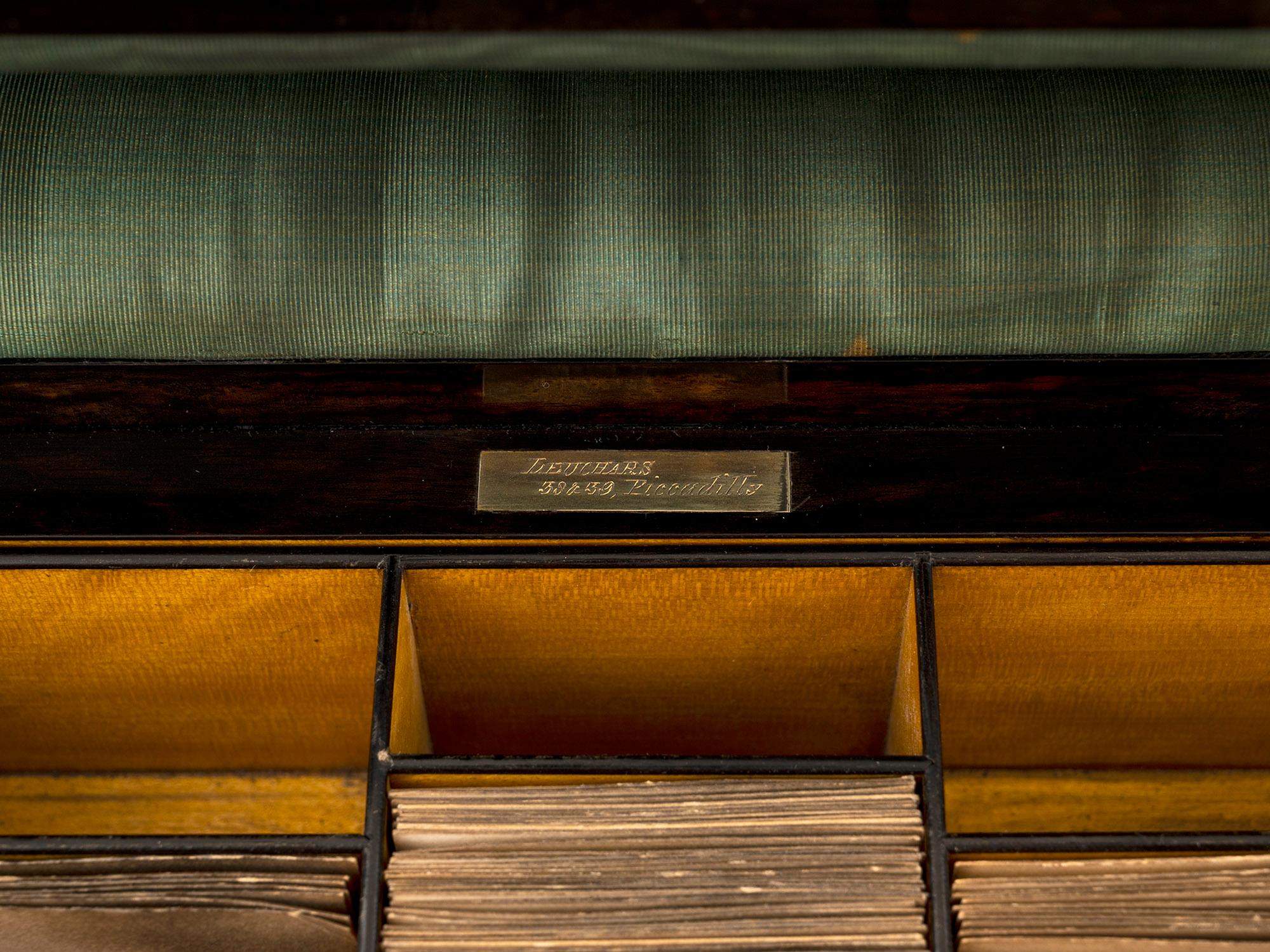 Antiguo armario inglés de madera de olivo de gran tamaño de Betjemann & Leuchars en venta 11
