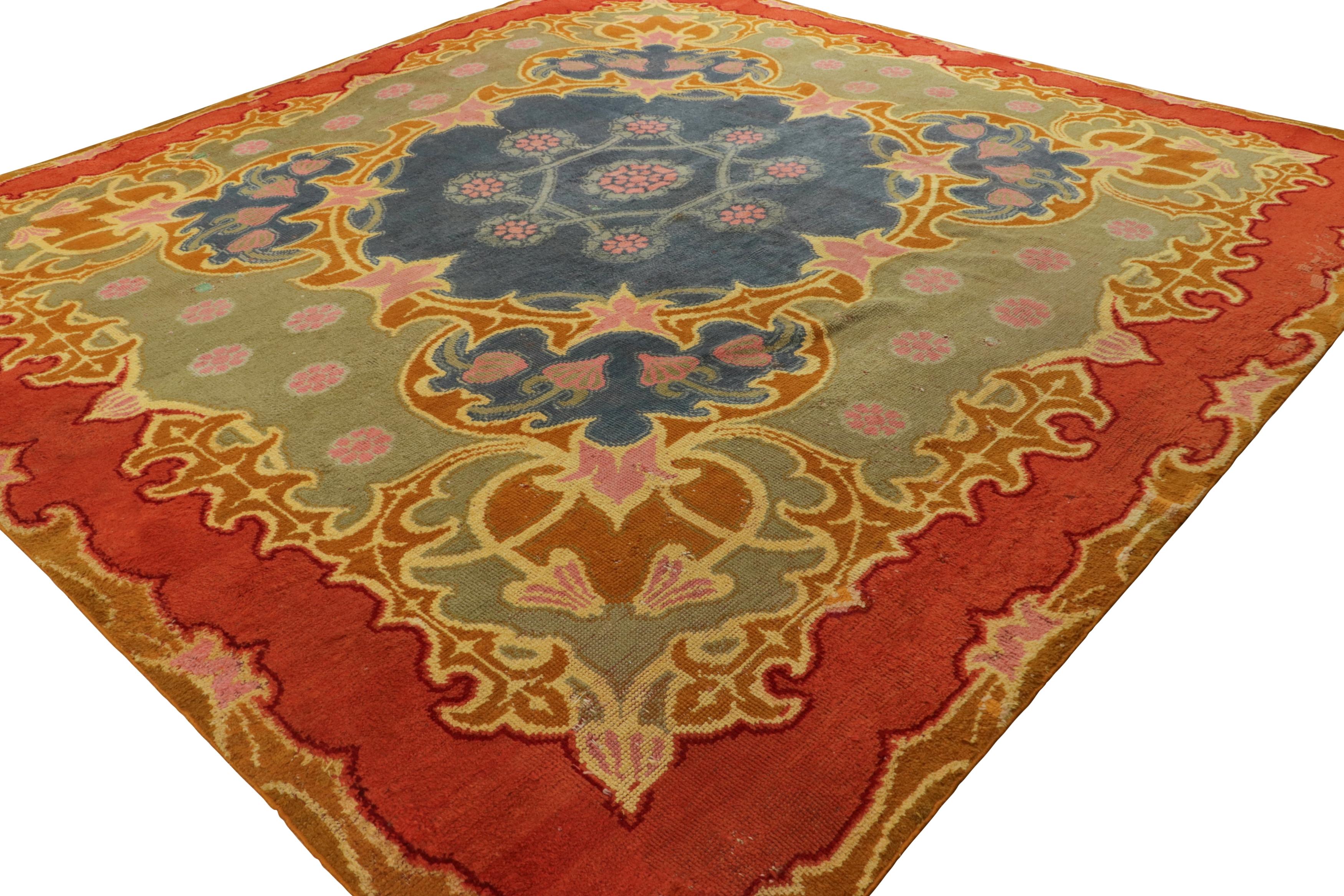 Annodato a mano Tappeto oversize Antique French Art Nouveau Beige Medaglione floreale - Rug & Kilm in vendita