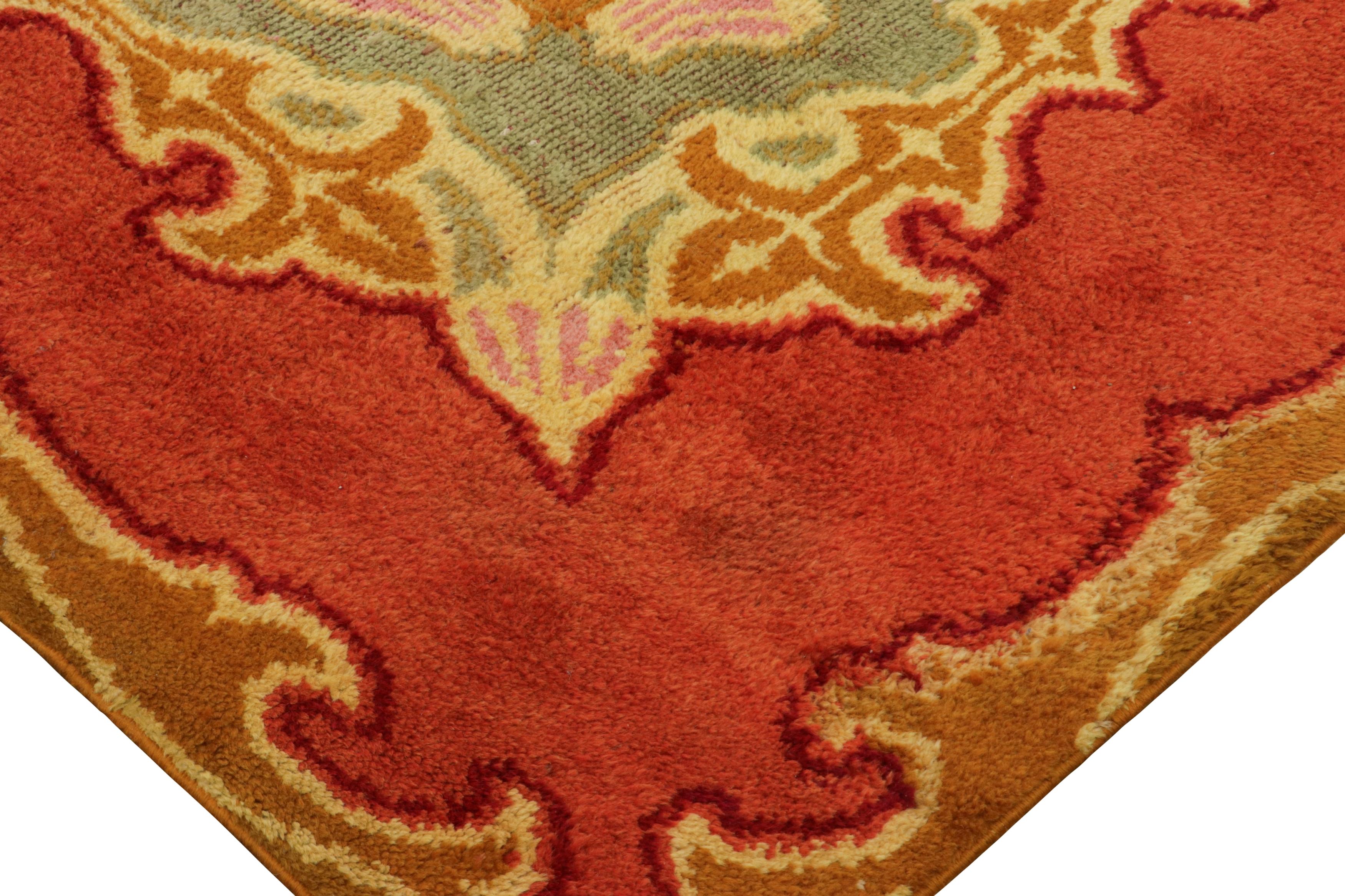 Inizio XX secolo Tappeto oversize Antique French Art Nouveau Beige Medaglione floreale - Rug & Kilm in vendita