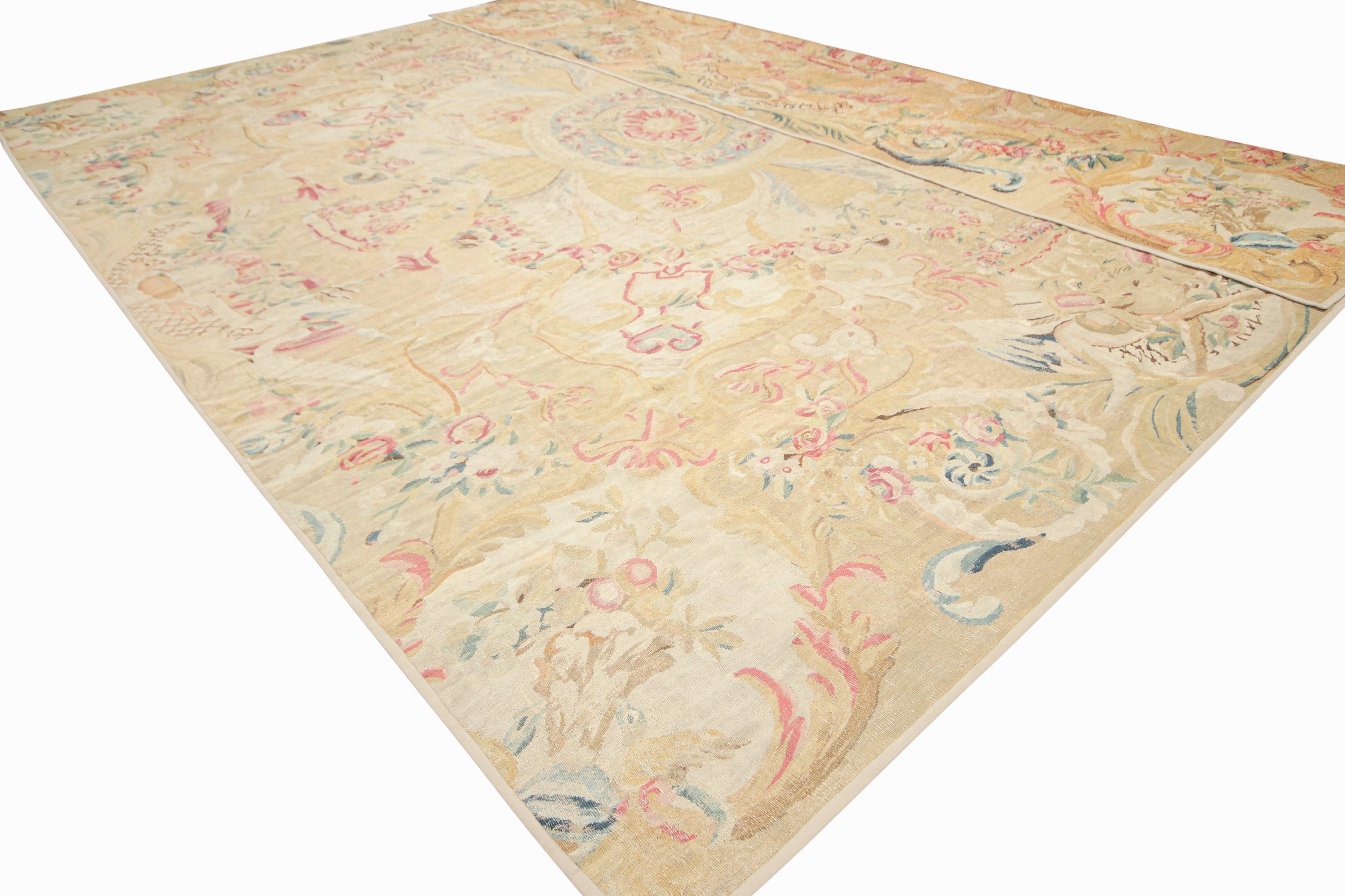 Tessuto a mano Tappeto Aubusson Beige francese oversize con medaglione floreale - Rug & Kilim in vendita
