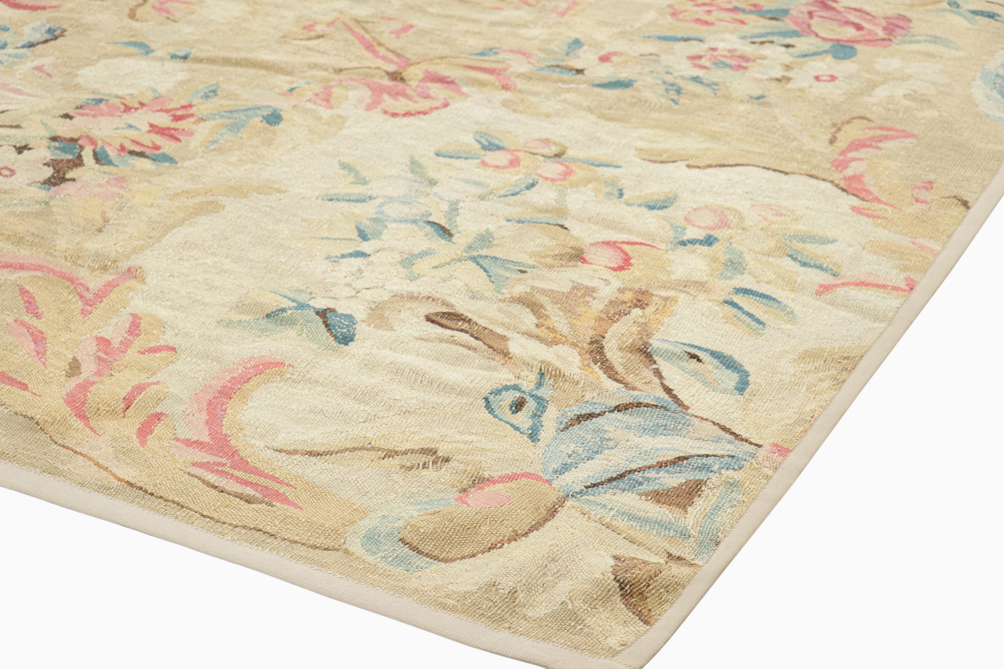 Metà XVIII secolo Tappeto Aubusson Beige francese oversize con medaglione floreale - Rug & Kilim in vendita