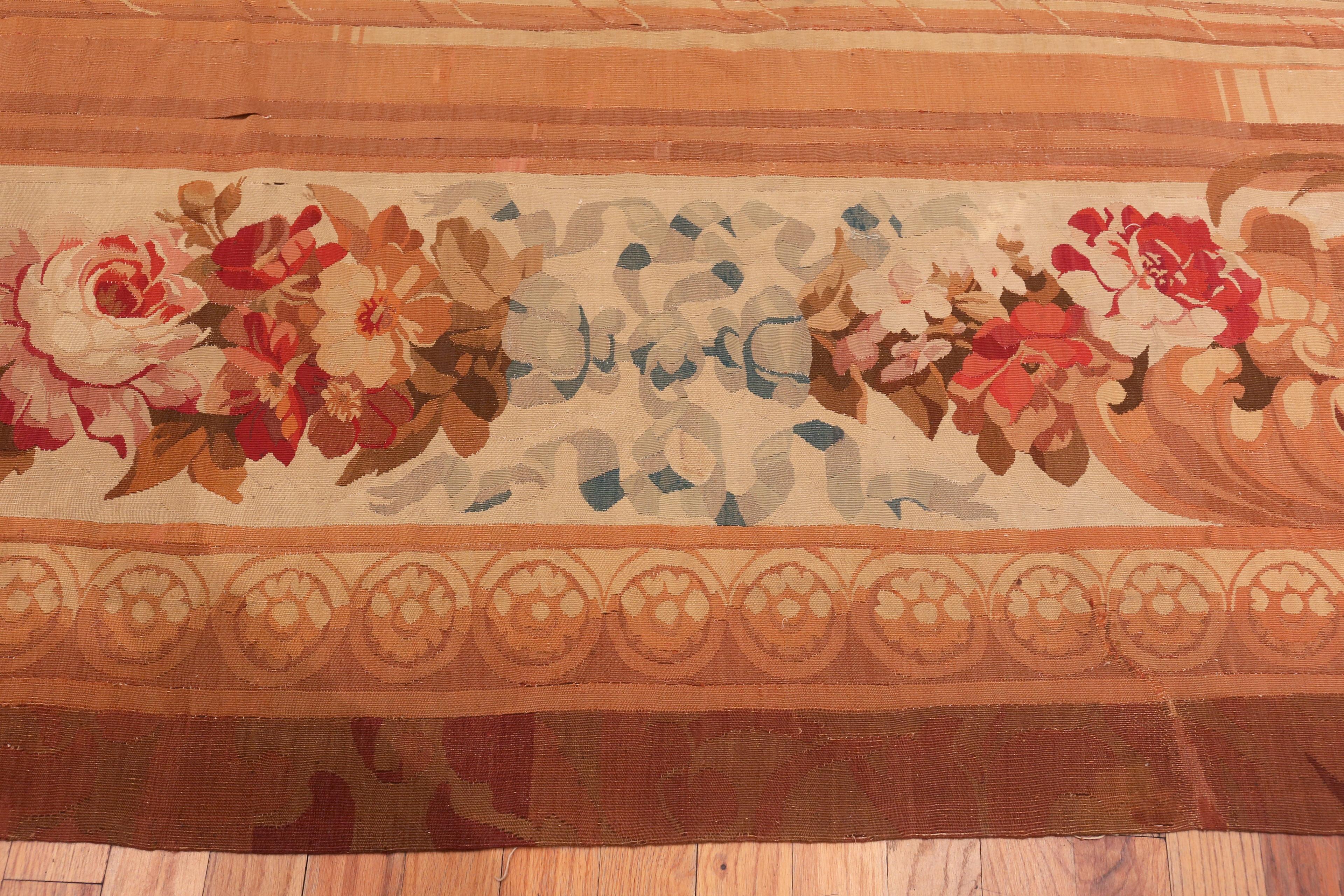 Antique French Aubusson Rug. Size: 16 ft x 26 ft 4 in In Good Condition For Sale In New York, NY