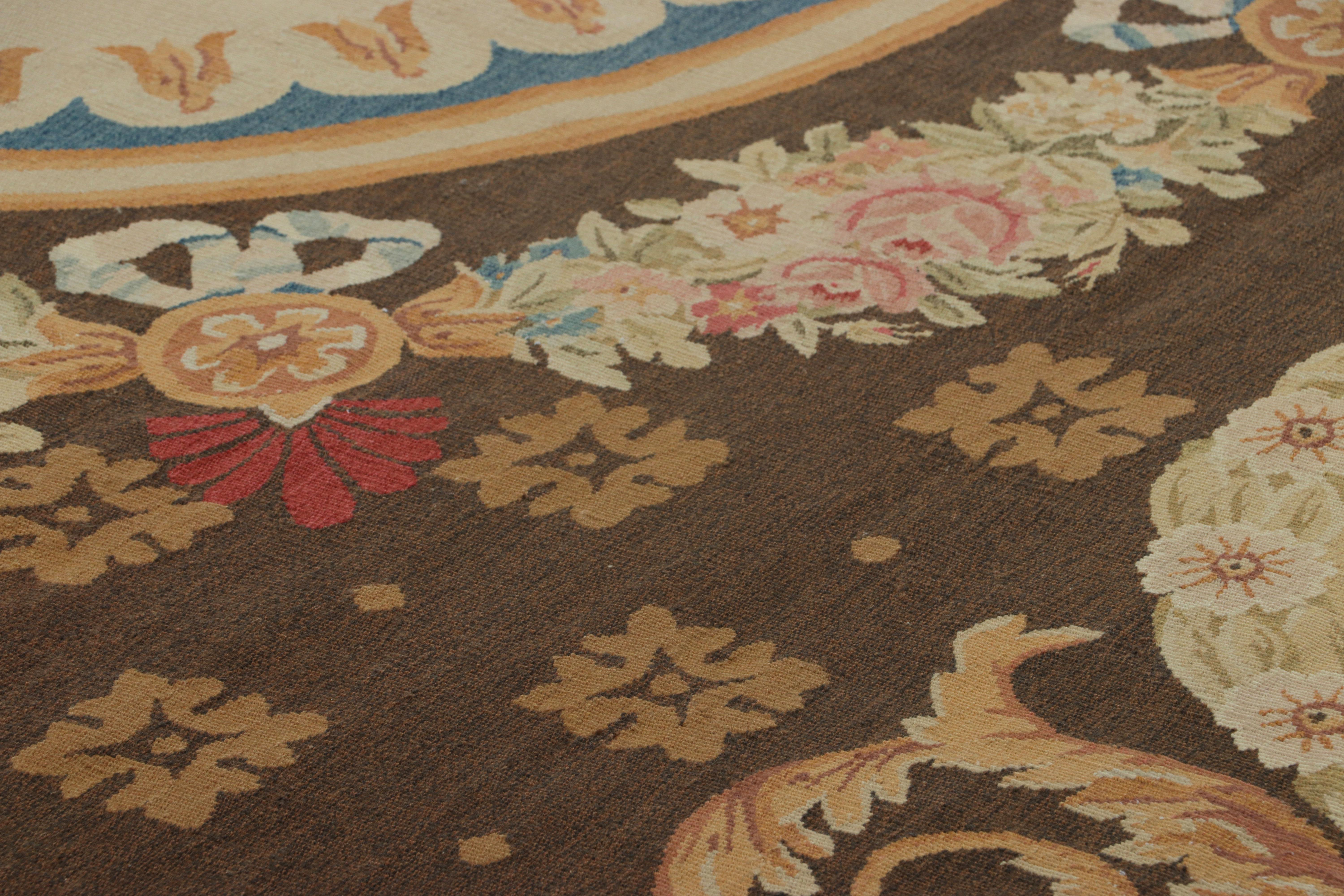 Metà XIX secolo Tappeto Aubusson francese oversize con medaglione floreale - Rug & Kilim in vendita