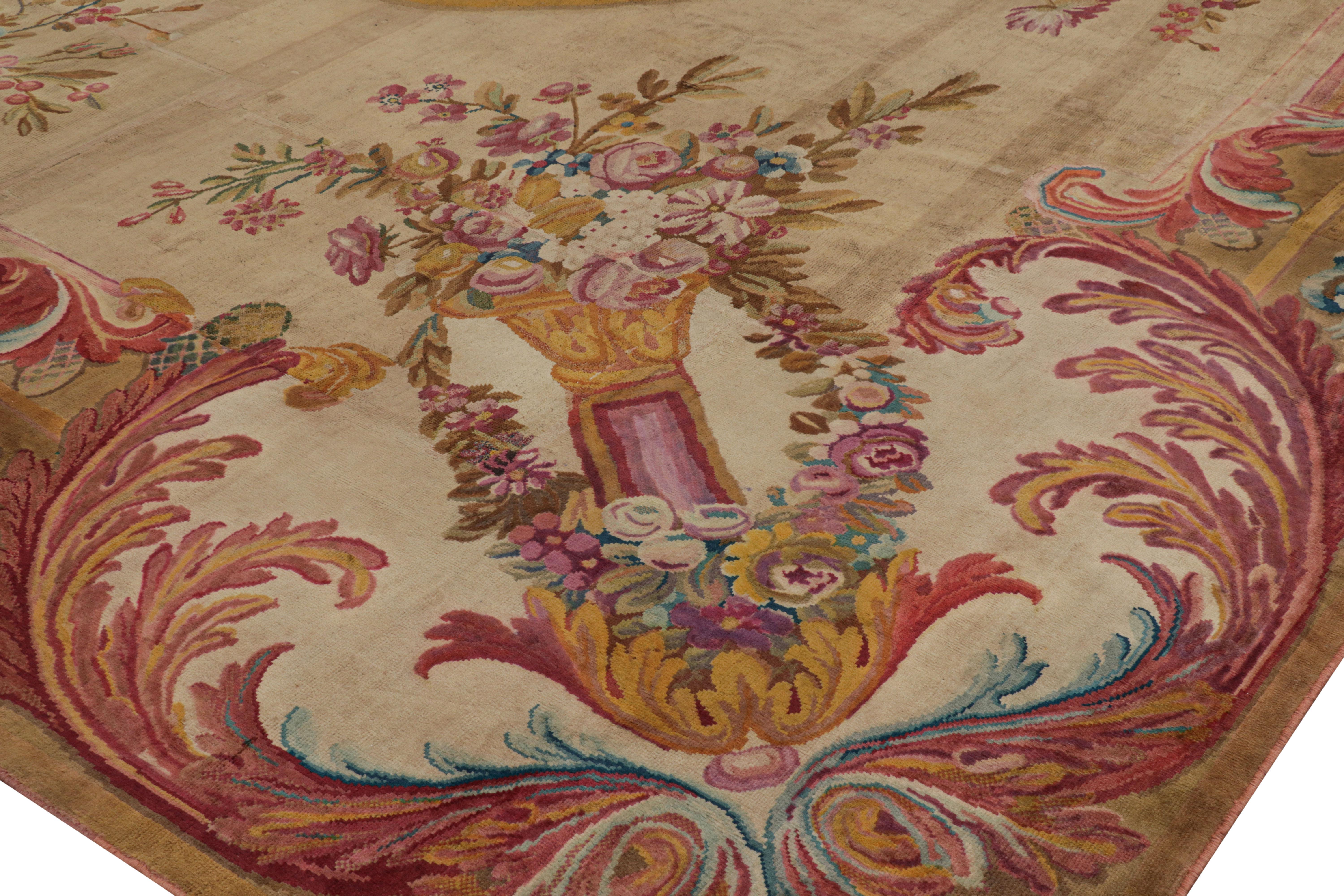 Antiker französischer Savonnerie-Teppich in Übergröße mit Blumenmuster (Kelim) im Angebot
