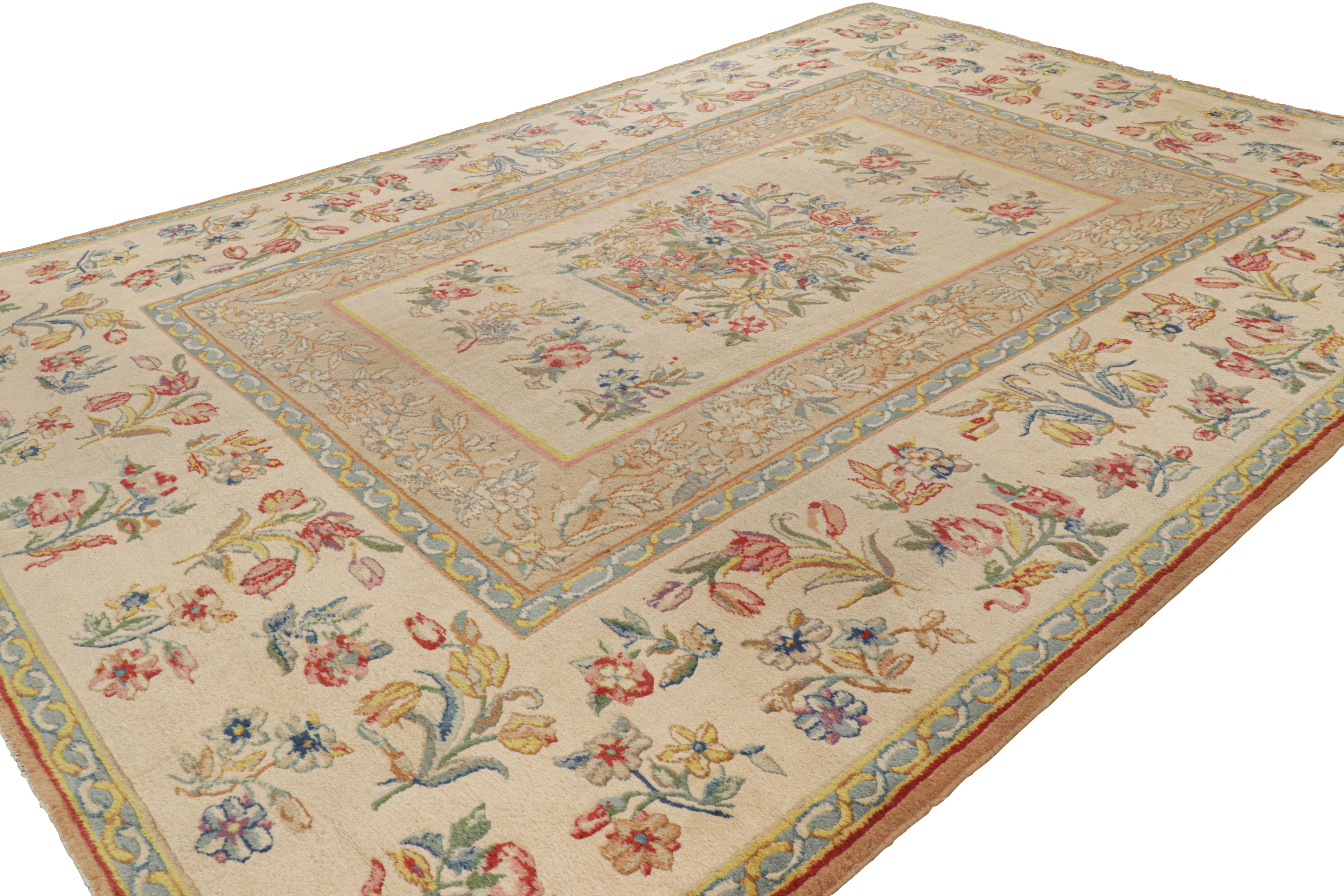 Oversized Antique French Savonnerie Rug with Floral Patterns - Rug & Kilim In Good Condition For Sale In Long Island City, NY