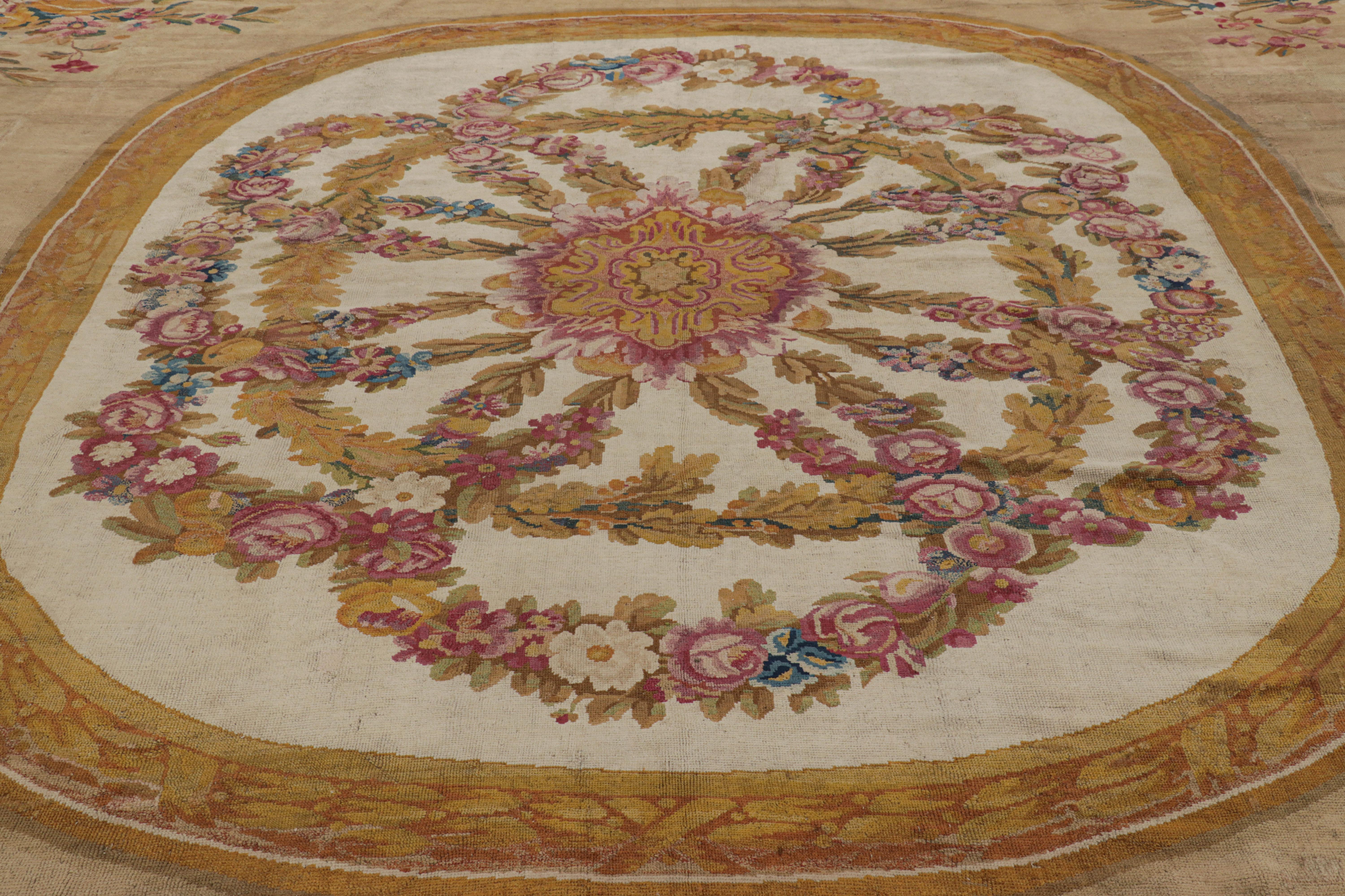 Antiker französischer Savonnerie-Teppich in Übergröße mit Blumenmuster im Zustand „Gut“ im Angebot in Long Island City, NY