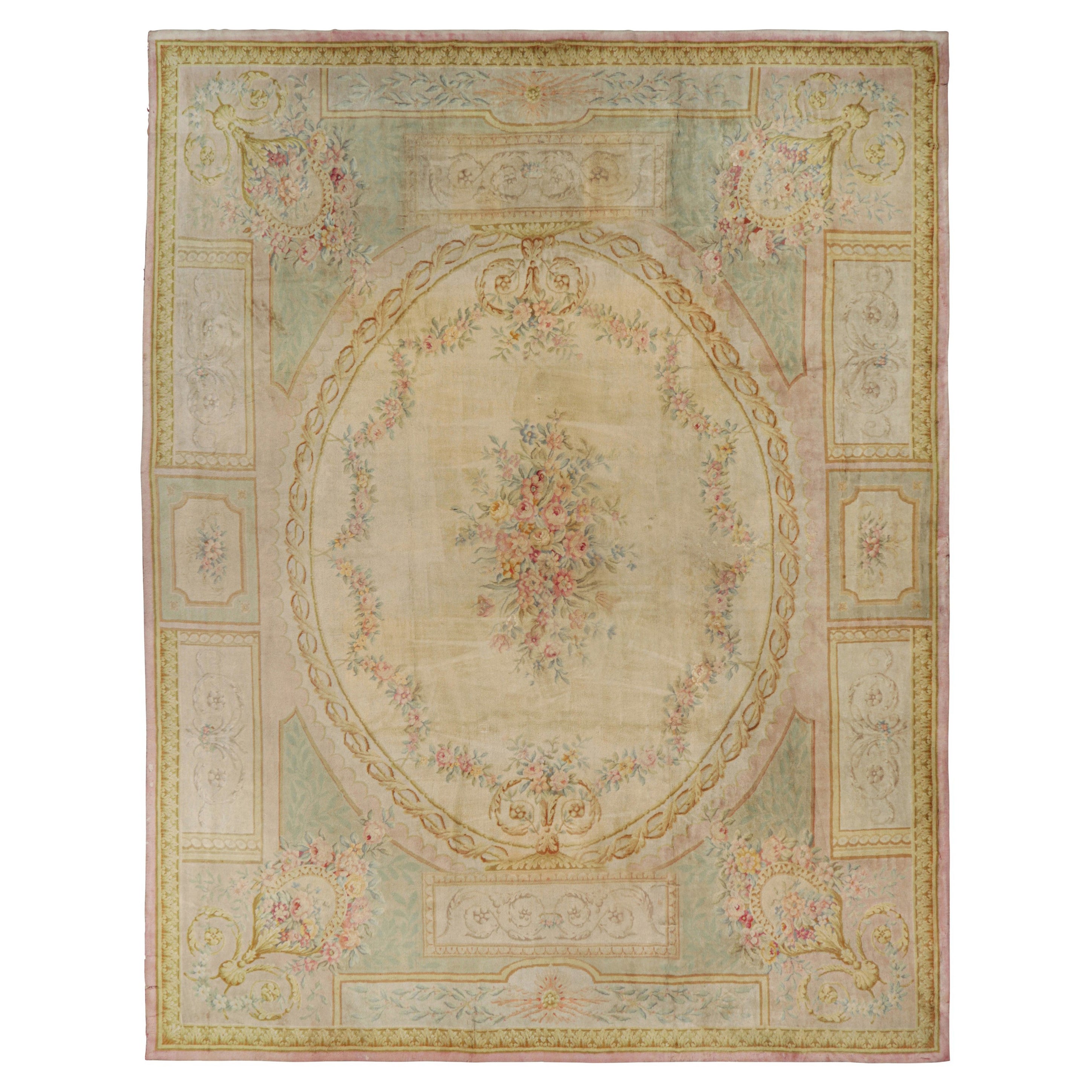 Antiker französischer Savonnerie-Teppich in Übergröße mit Blumenmuster  Rug & Kilim