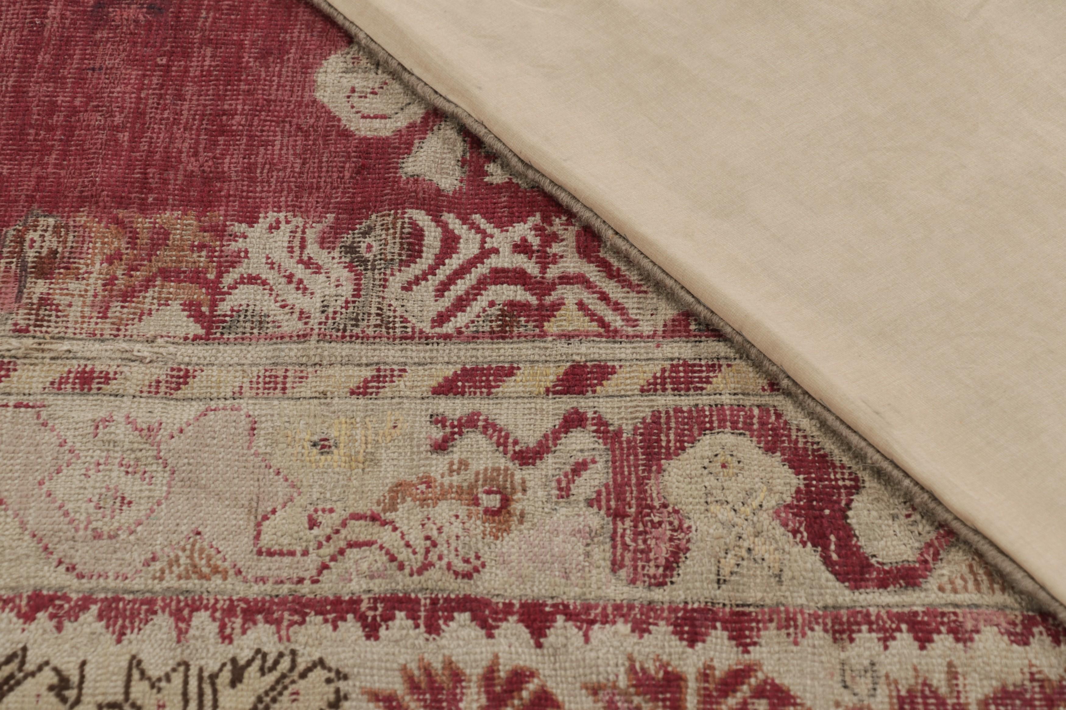 Übergroßer antiker Ghiordes-Teppich in Rot & Gold mit Blumenmustern - Rug & Kilim im Angebot 3