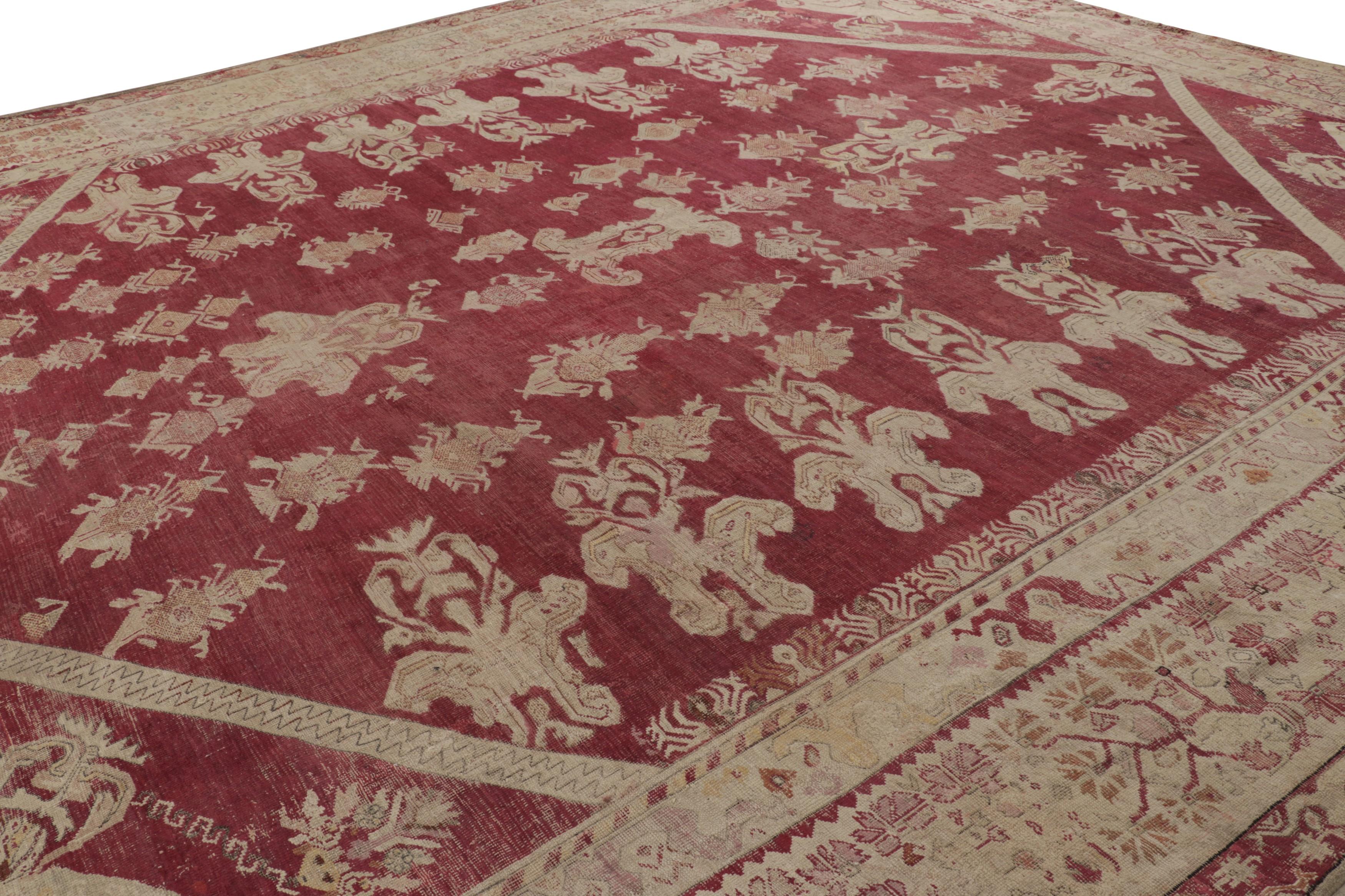 Dieser antike Ghiordes-Teppich im Format 15x20, der in der Türkei aus handgeknüpfter Wolle hergestellt wird, ist eine äußerst seltene und aufregende neue, übergroße Ergänzung zu den von Rug & Kilim kuratierten Exemplaren dieser berühmten